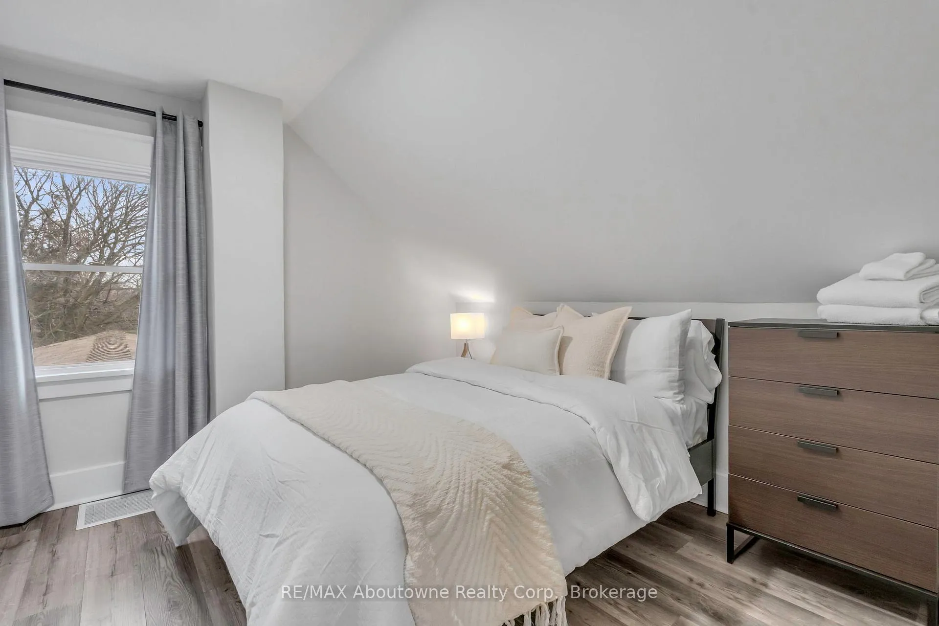 Photo 19 of 5111 Kitchener Street, Niagara Falls, Clifton Hill — HOMEH