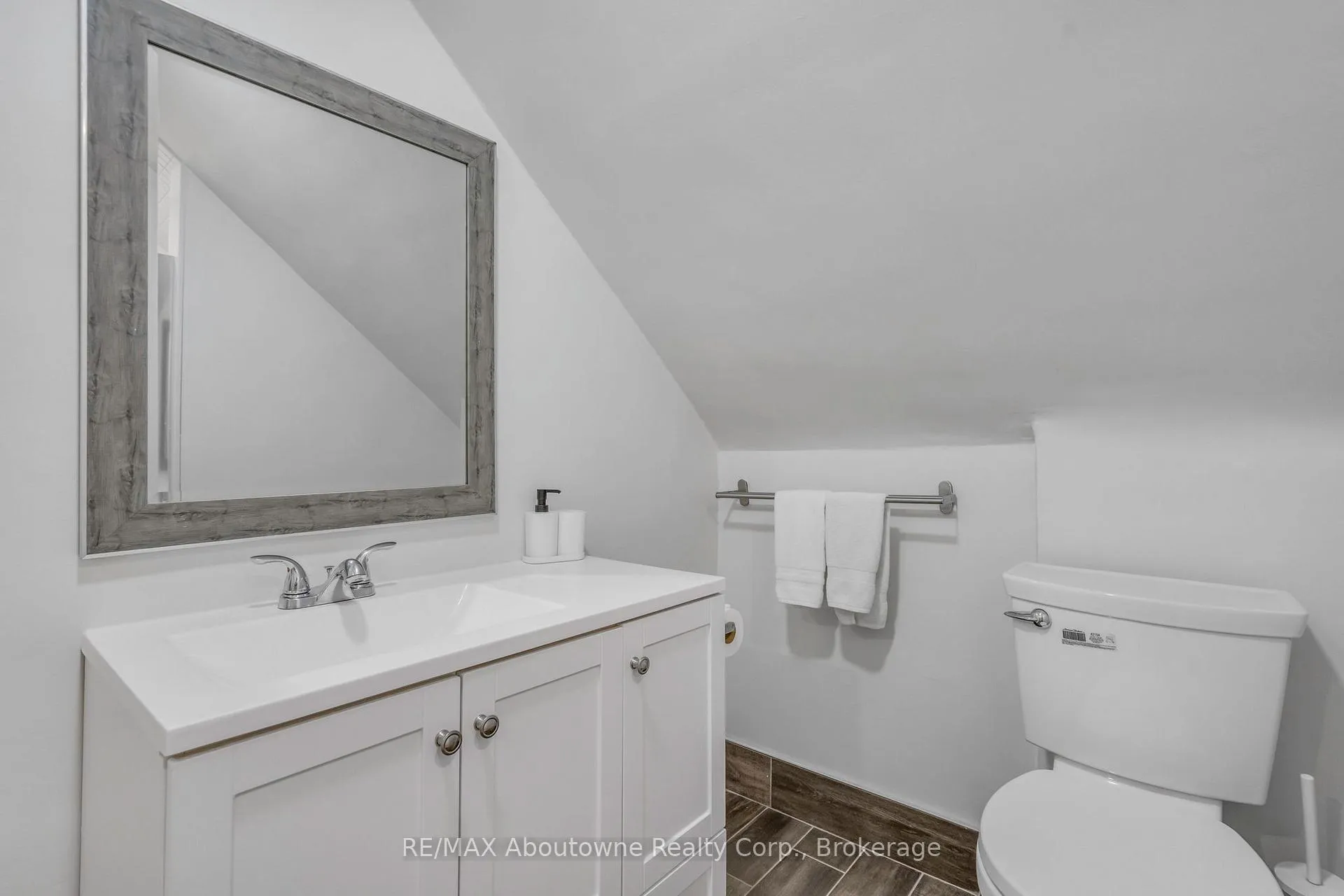 Photo 20 of 5111 Kitchener Street, Niagara Falls, Clifton Hill — HOMEH