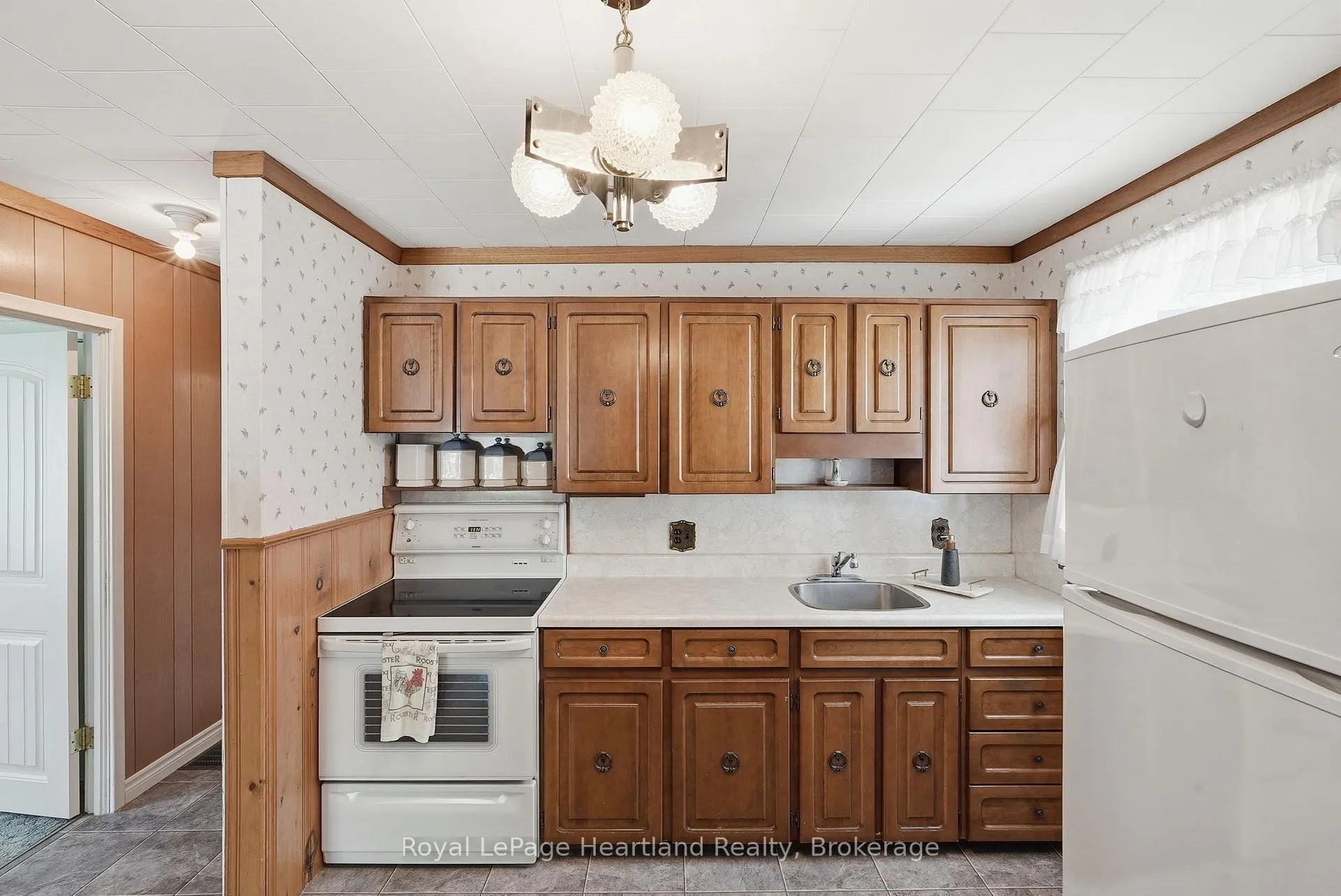 Photo 9 of 81 Catherine Street, North Huron, Wingham — HOMEH