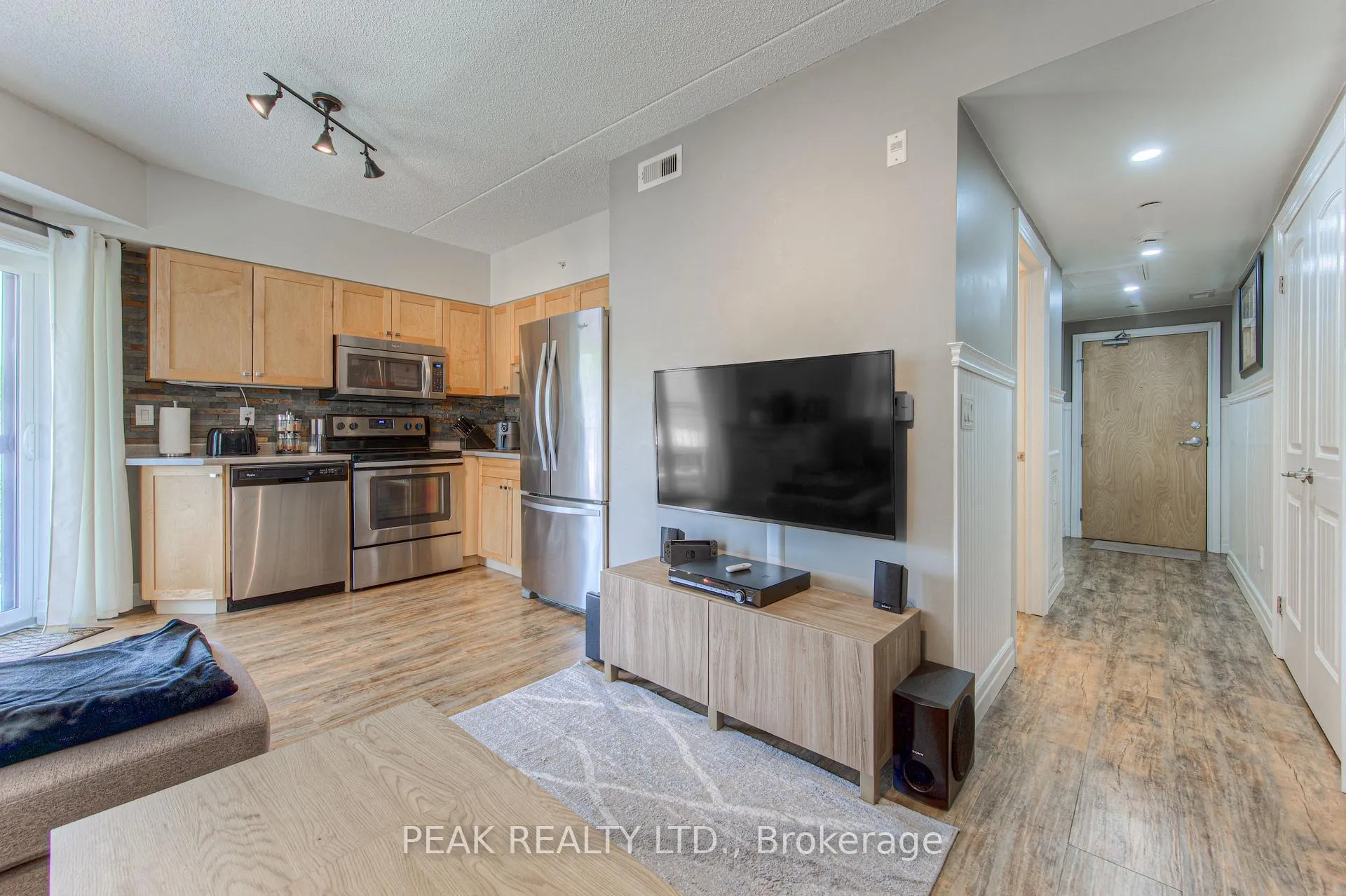 Photo 11 of Unit 7, 155 Water Street, Cambridge, Christopher-Champlain — HOMEH