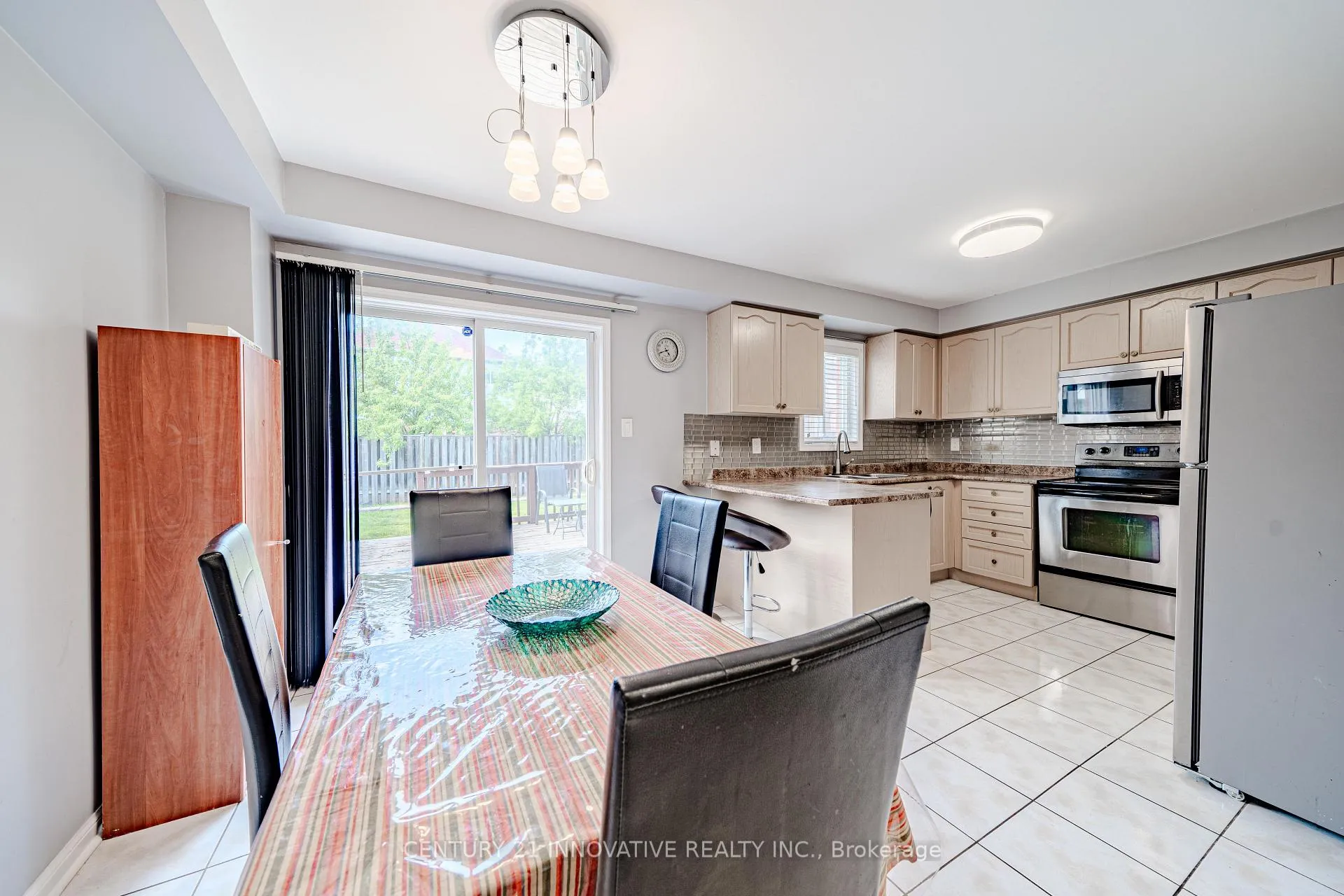Photo 4 of Unit Upper, 28 Samandria Avenue, Whitby, Taunton North — HOMEH