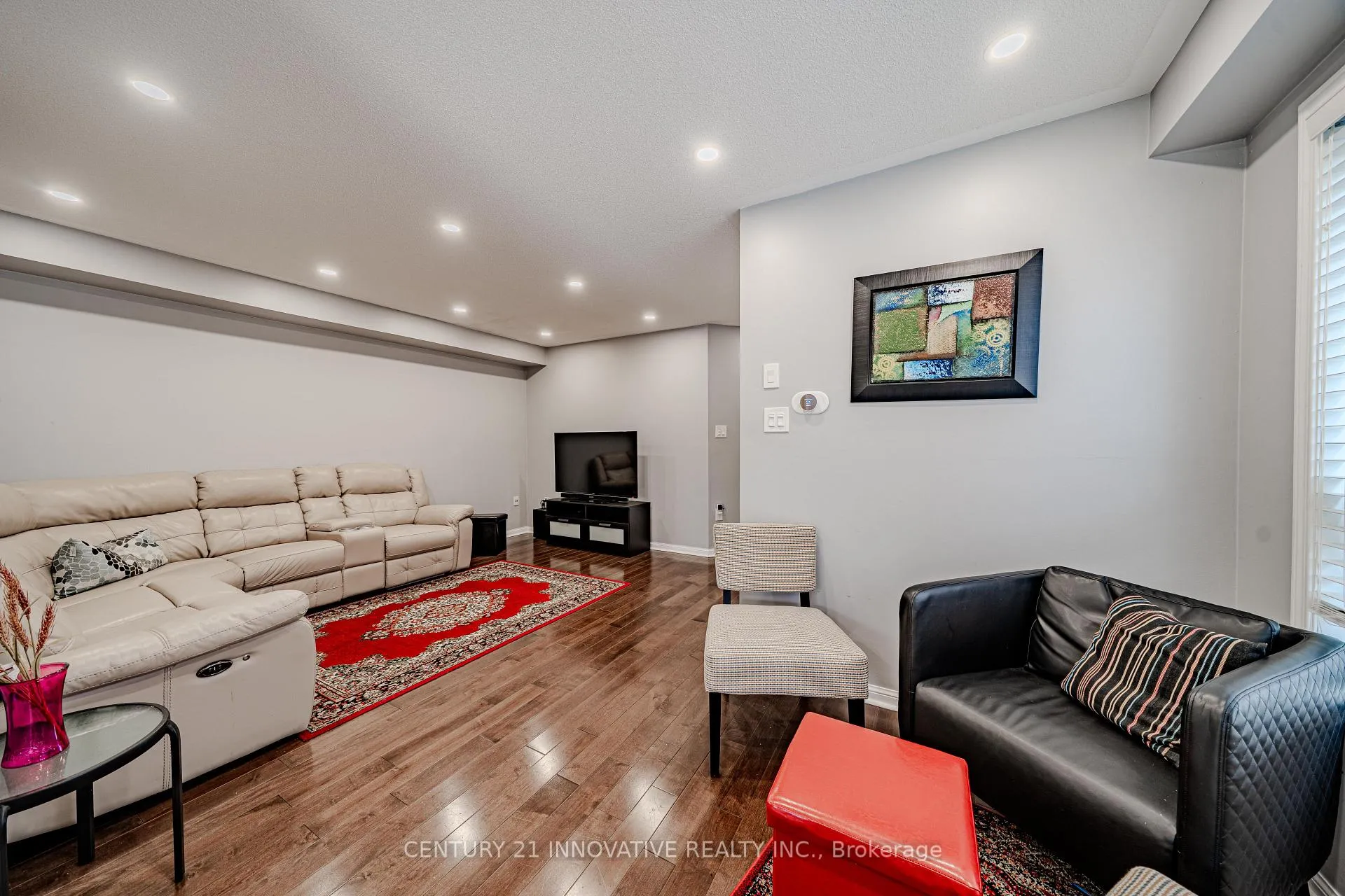 Photo 6 of Unit Upper, 28 Samandria Avenue, Whitby, Taunton North — HOMEH