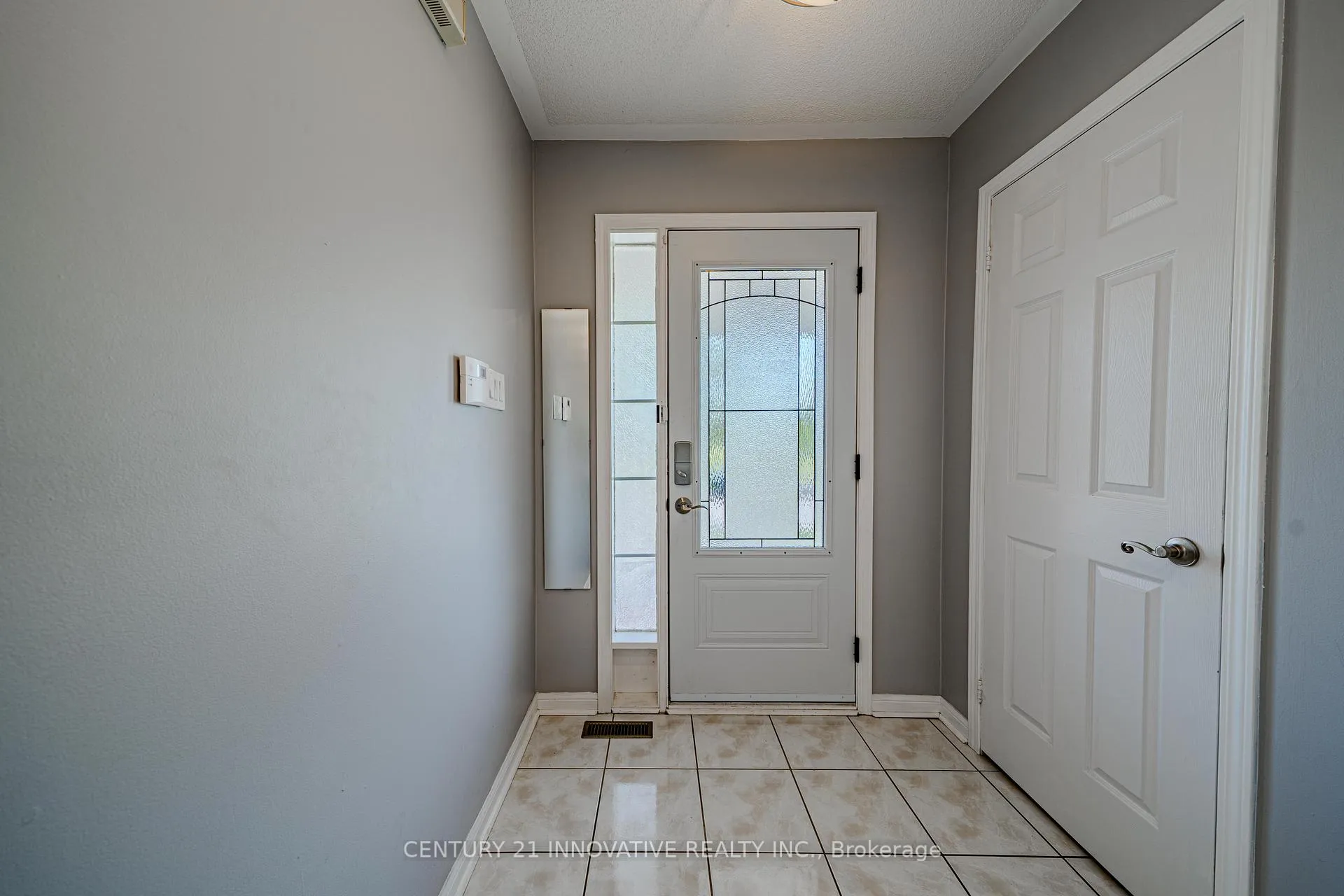 Photo 7 of Unit Upper, 28 Samandria Avenue, Whitby, Taunton North — HOMEH