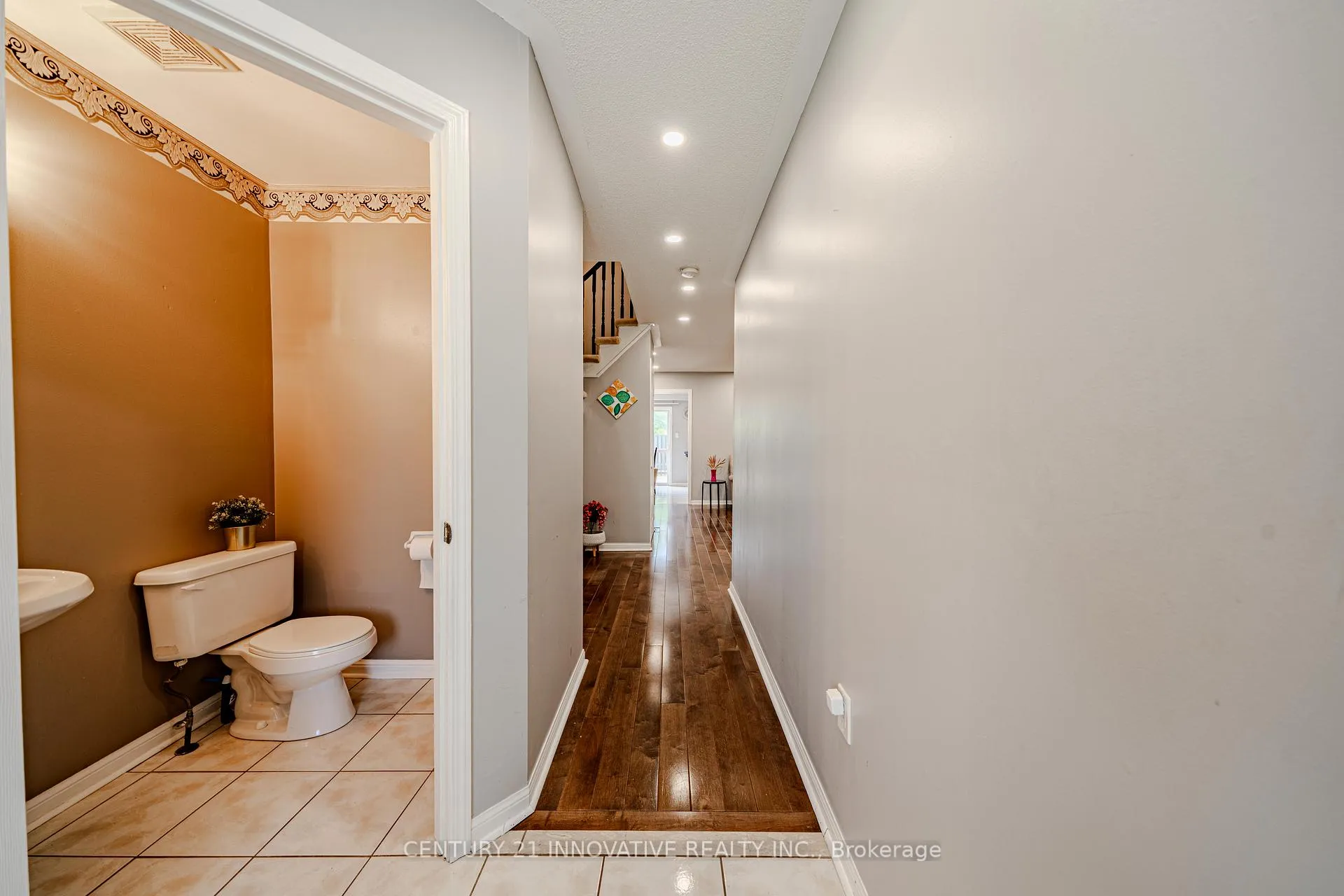 Photo 8 of Unit Upper, 28 Samandria Avenue, Whitby, Taunton North — HOMEH