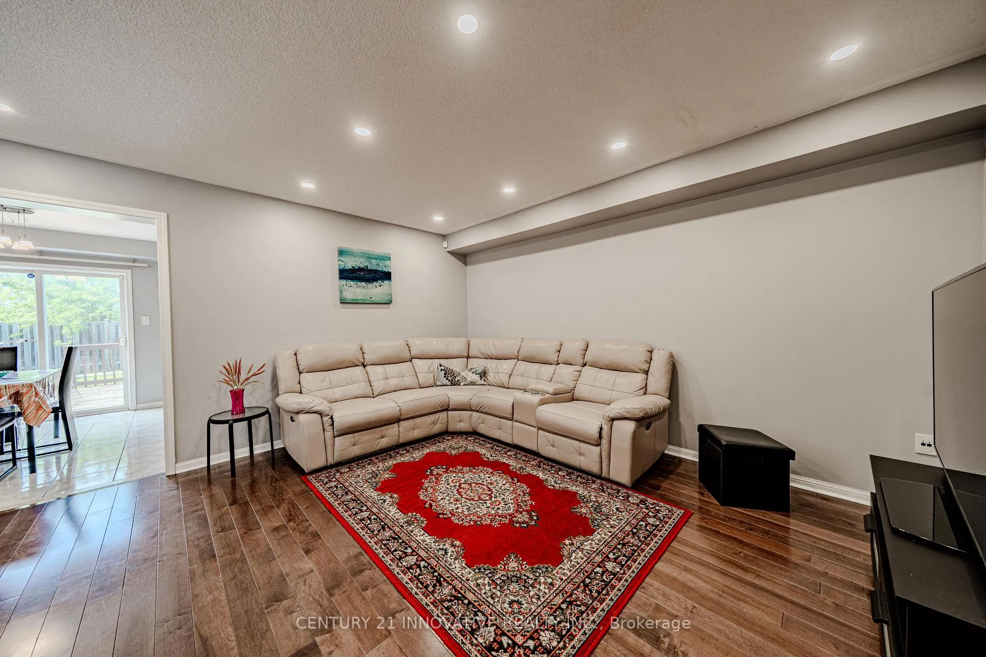 Photo 10 of Unit Upper, 28 Samandria Avenue, Whitby, Taunton North — HOMEH