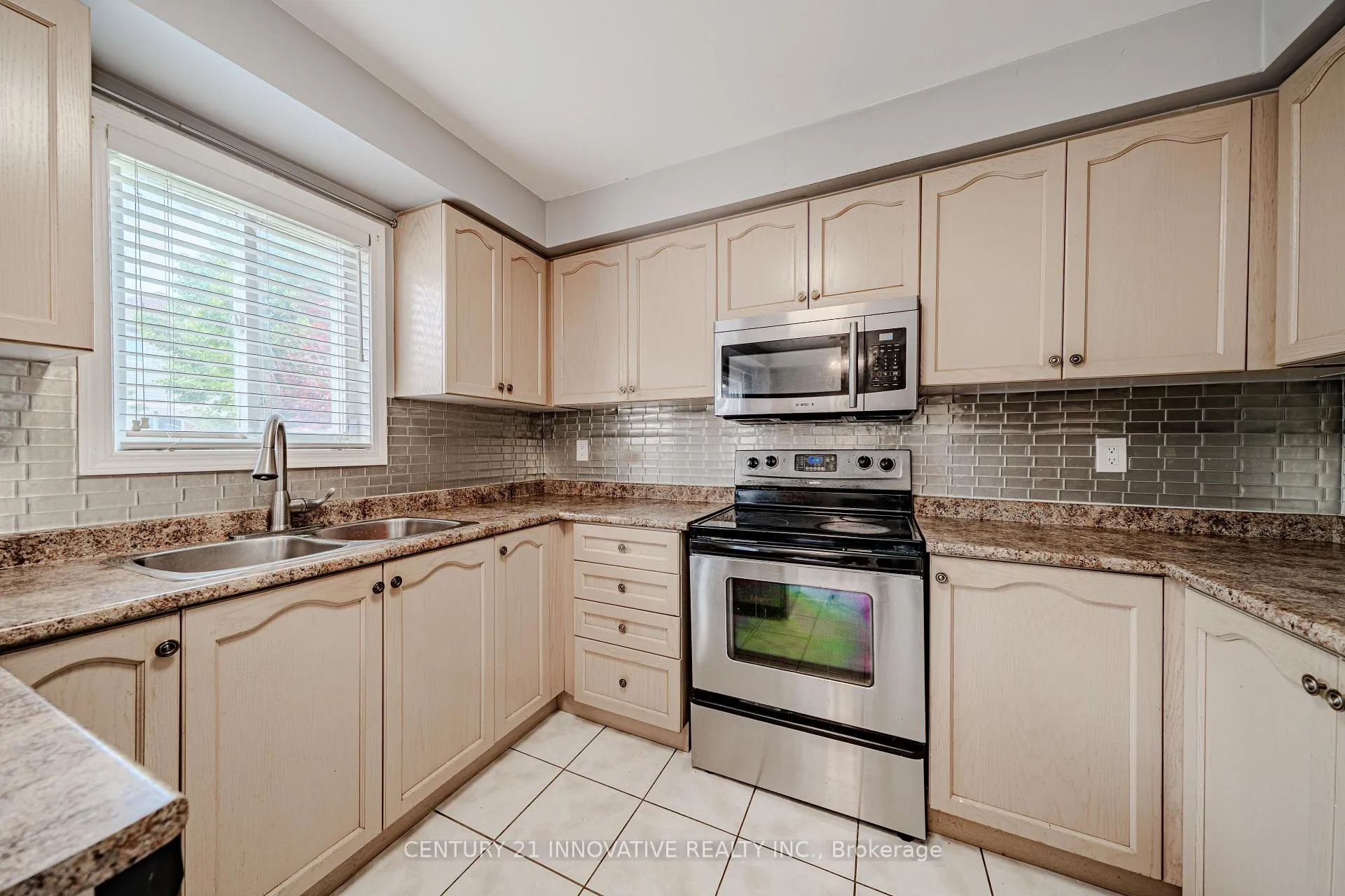 Photo 18 of Unit Upper, 28 Samandria Avenue, Whitby, Taunton North — HOMEH