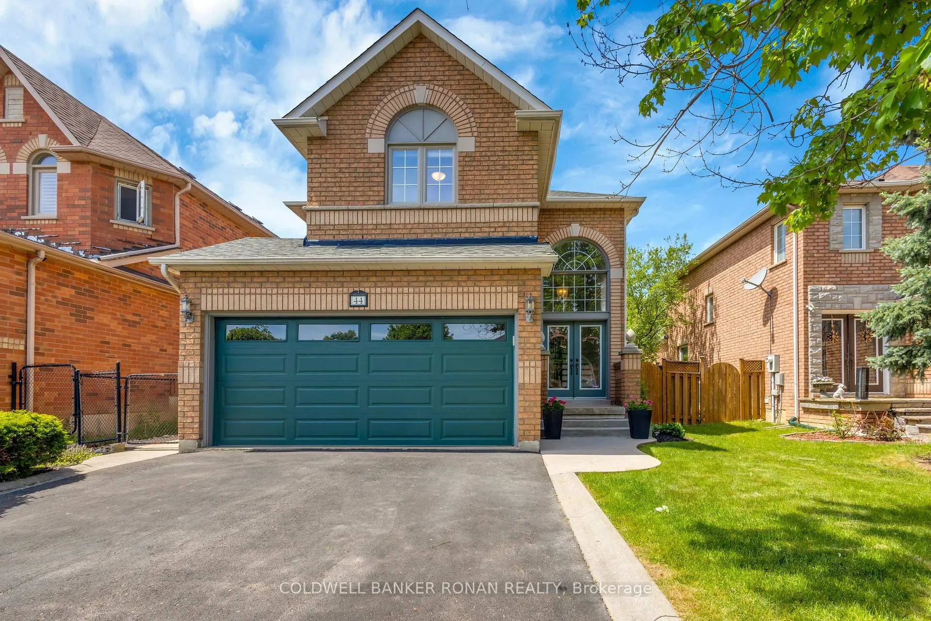 Photo 1 of 44 Baccarat Crescent, Brampton, Snelgrove — HOMEH