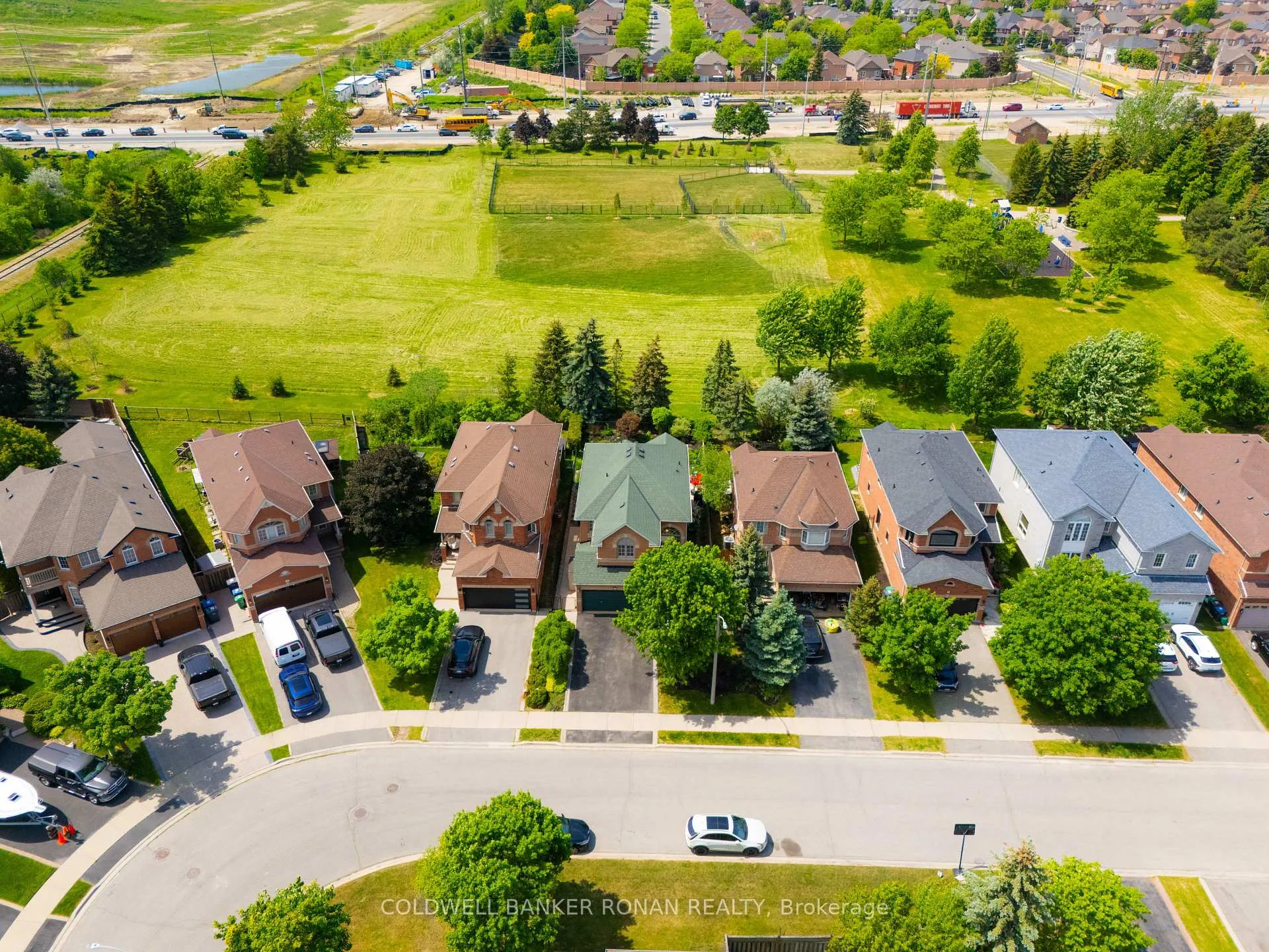 Photo 6 of 44 Baccarat Crescent, Brampton, Snelgrove — HOMEH