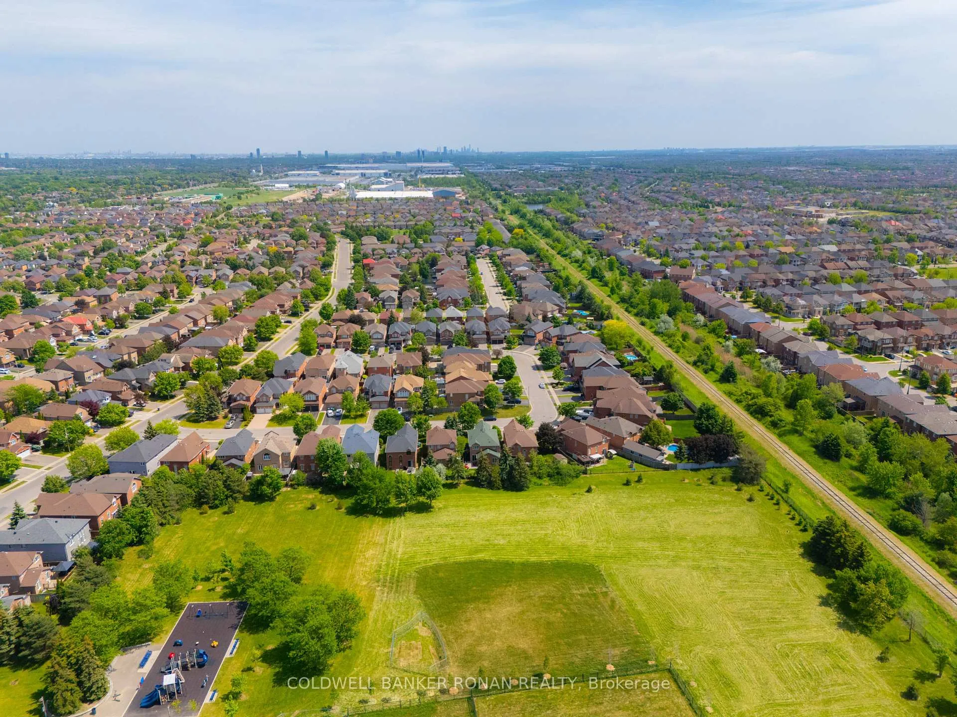 Photo 8 of 44 Baccarat Crescent, Brampton, Snelgrove — HOMEH