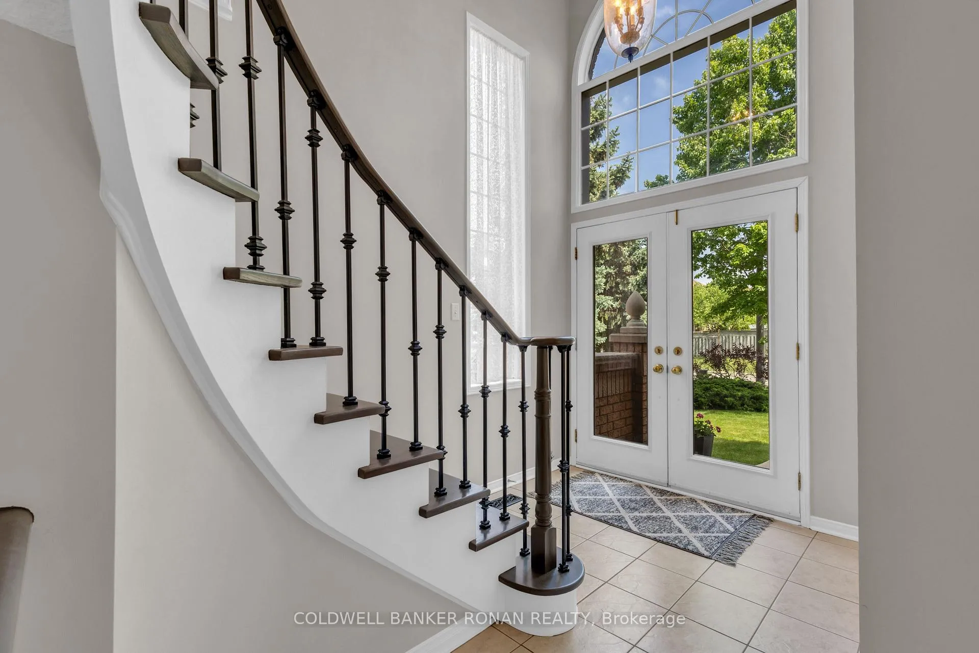 Photo 9 of 44 Baccarat Crescent, Brampton, Snelgrove — HOMEH