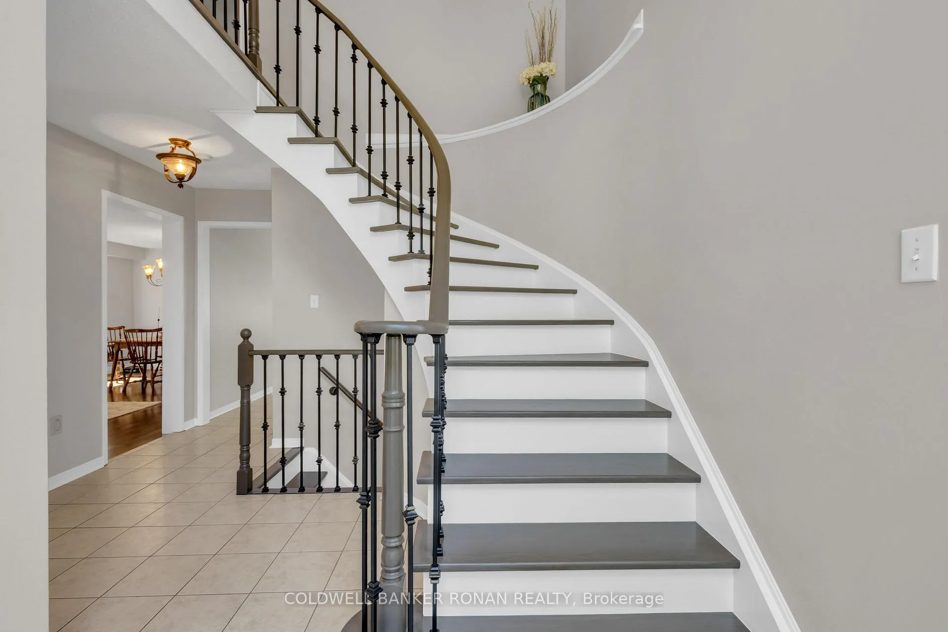 Photo 10 of 44 Baccarat Crescent, Brampton, Snelgrove — HOMEH