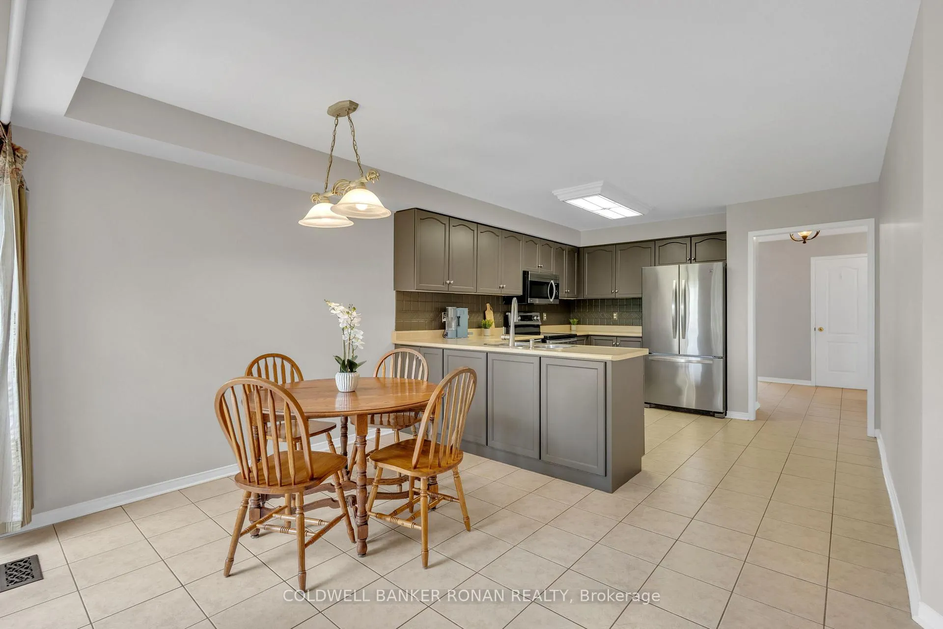 Photo 14 of 44 Baccarat Crescent, Brampton, Snelgrove — HOMEH