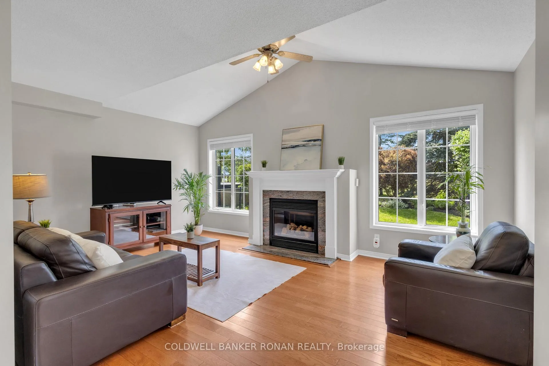 Photo 15 of 44 Baccarat Crescent, Brampton, Snelgrove — HOMEH