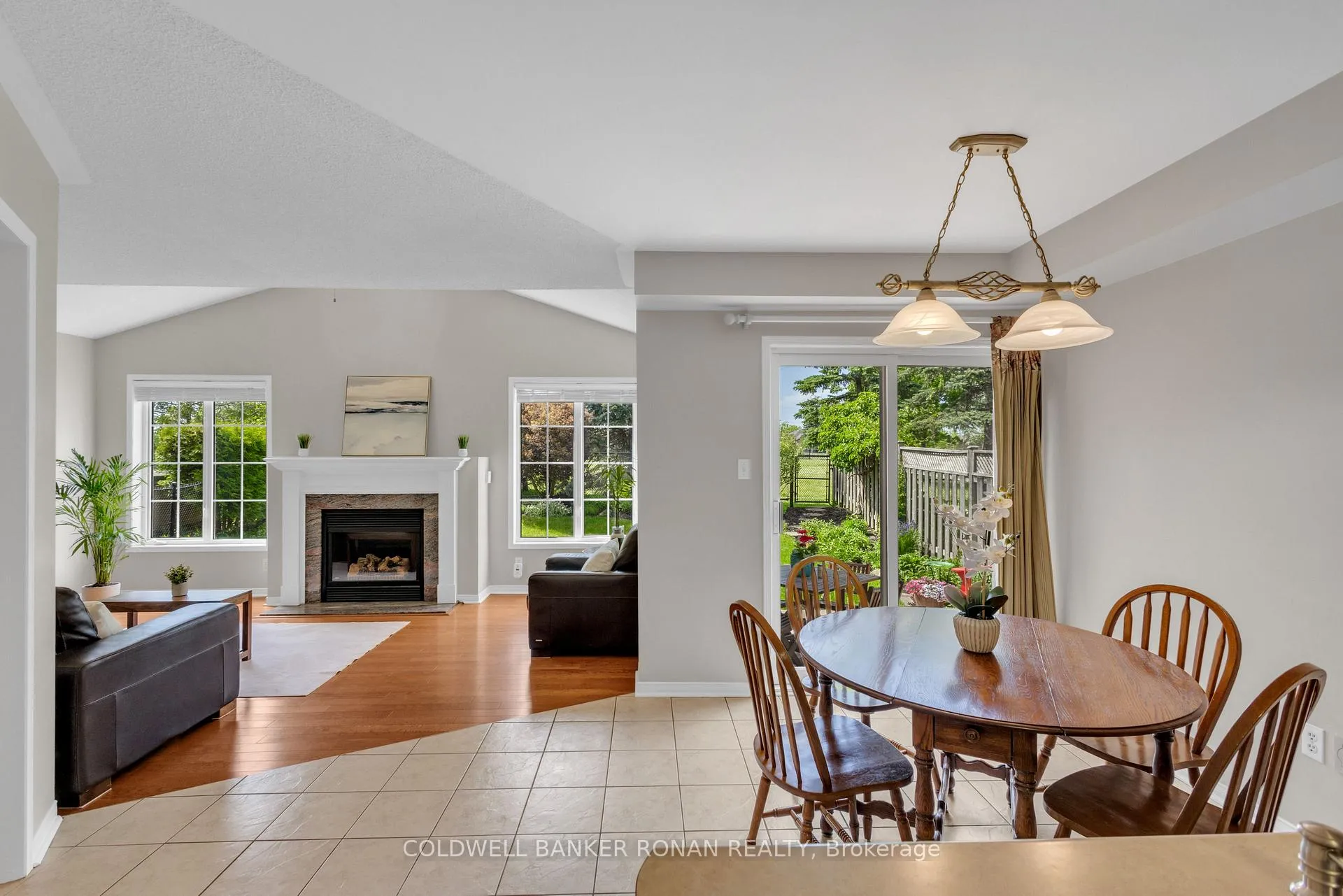 Photo 18 of 44 Baccarat Crescent, Brampton, Snelgrove — HOMEH