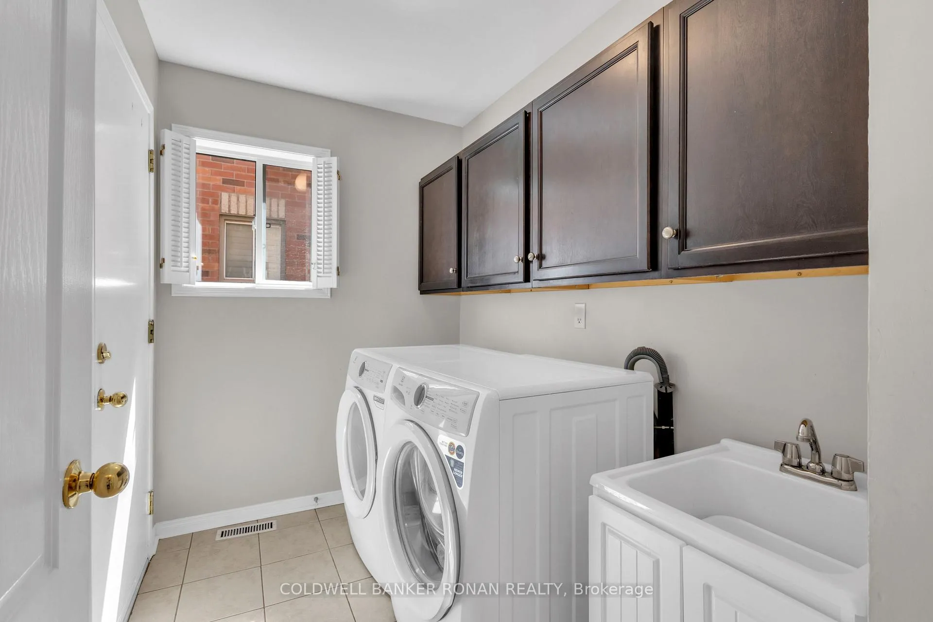 Photo 22 of 44 Baccarat Crescent, Brampton, Snelgrove — HOMEH
