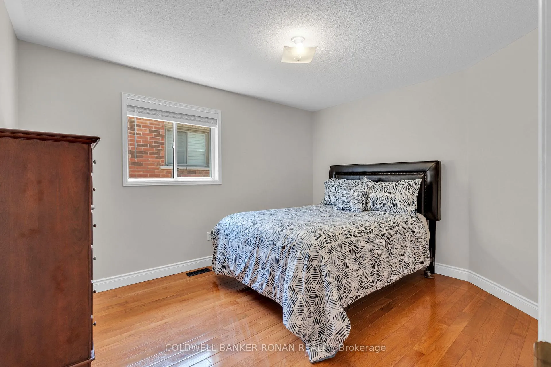 Photo 30 of 44 Baccarat Crescent, Brampton, Snelgrove — HOMEH