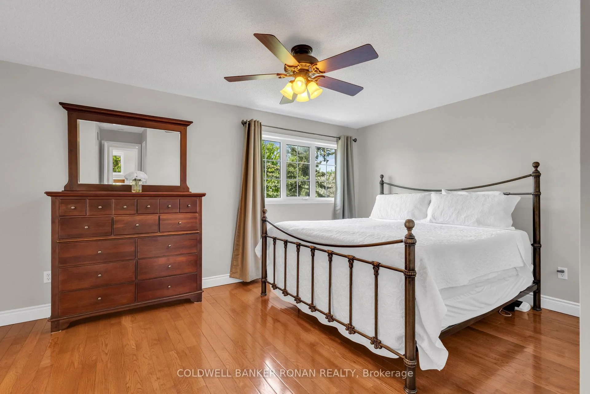 Photo 31 of 44 Baccarat Crescent, Brampton, Snelgrove — HOMEH