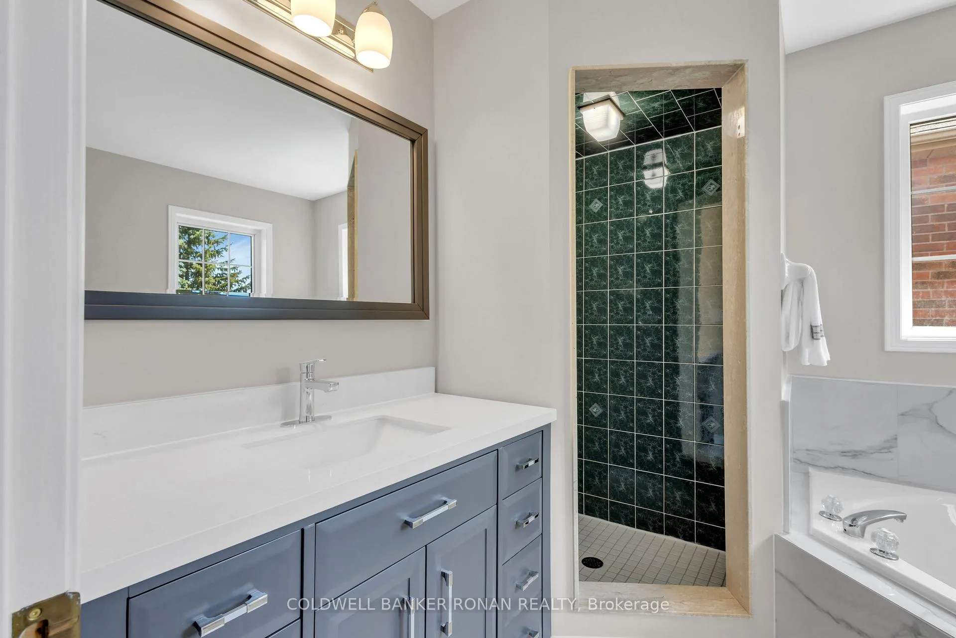 Photo 34 of 44 Baccarat Crescent, Brampton, Snelgrove — HOMEH