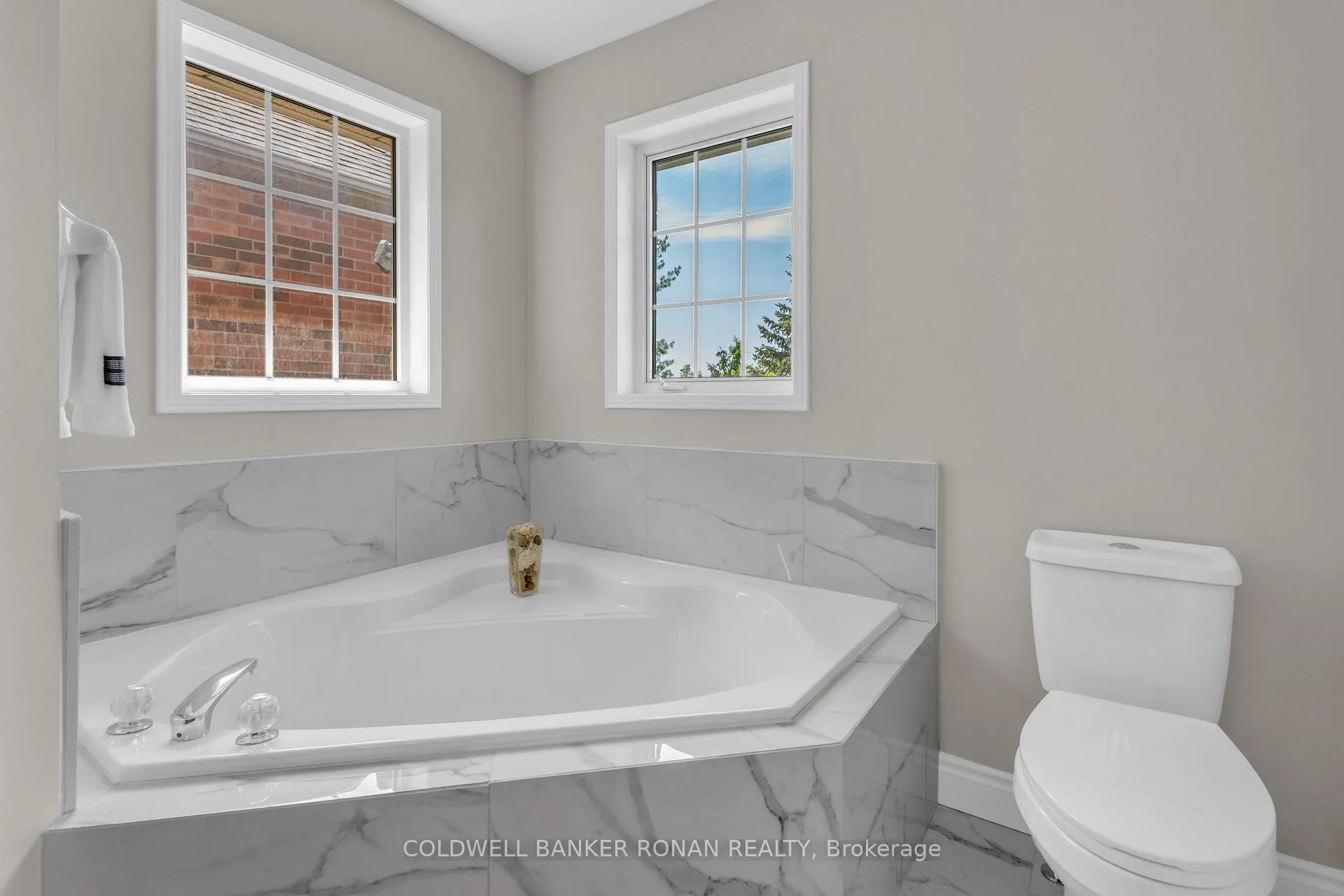 Photo 35 of 44 Baccarat Crescent, Brampton, Snelgrove — HOMEH