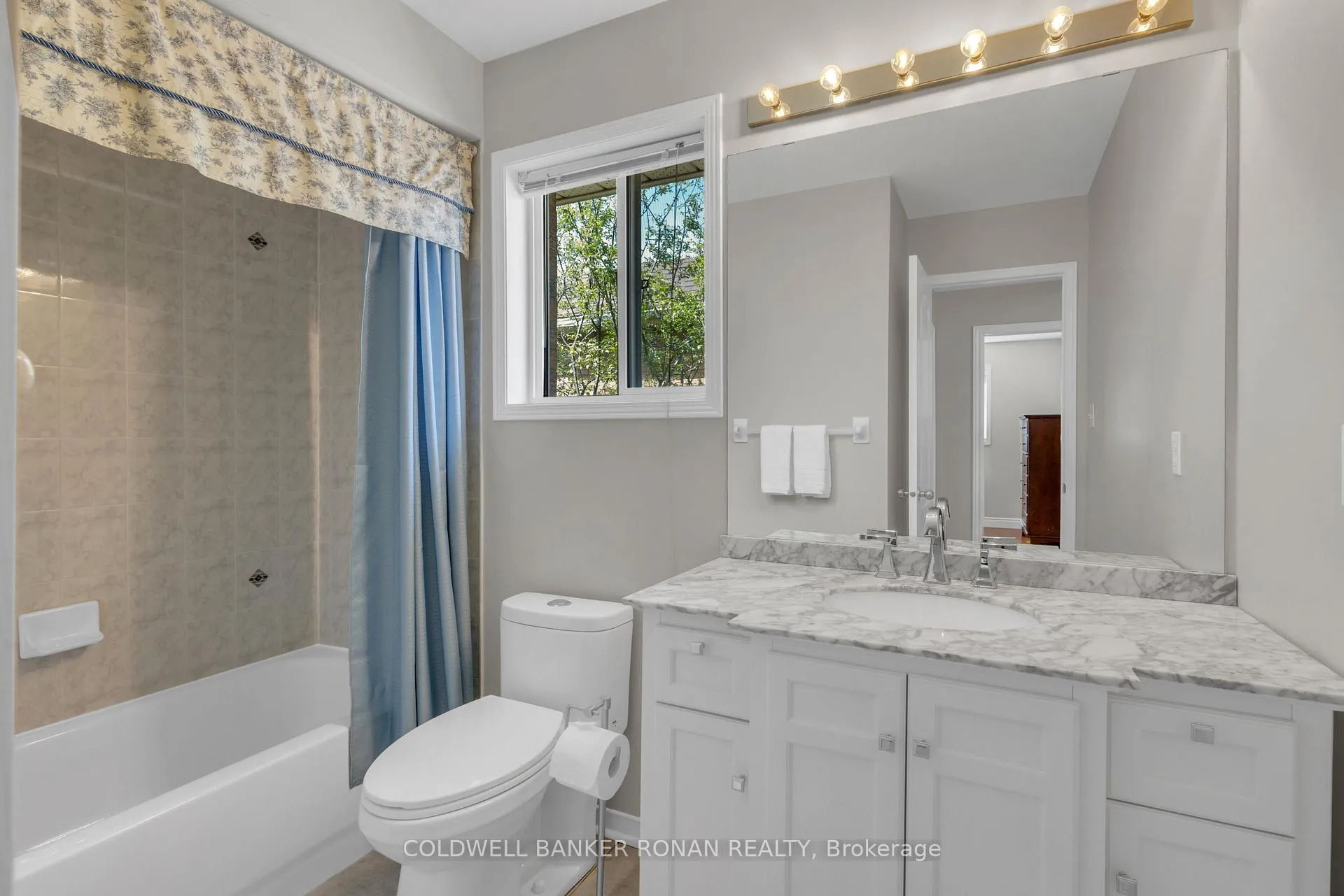 Photo 36 of 44 Baccarat Crescent, Brampton, Snelgrove — HOMEH