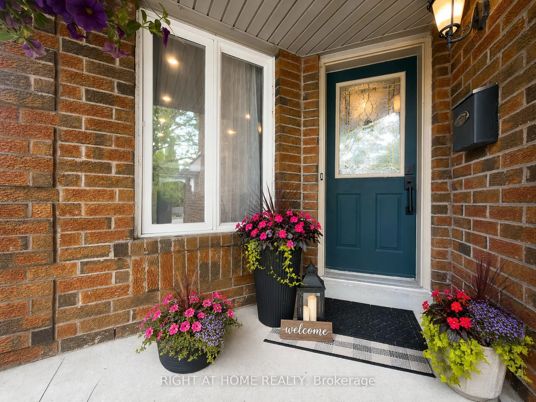 Photo 2 of 93 Townley Crescent, Brampton, Heart Lake West — HOMEH