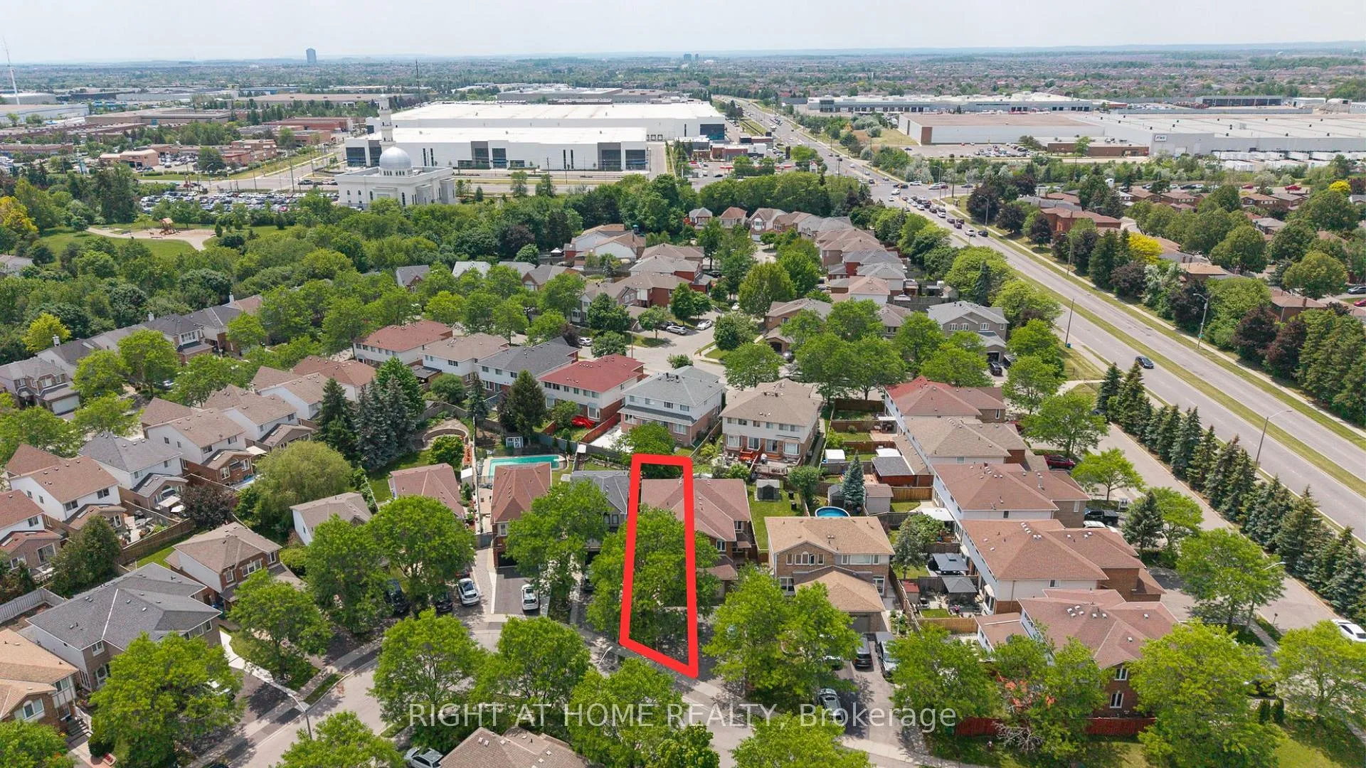 Photo 3 of 93 Townley Crescent, Brampton, Heart Lake West — HOMEH