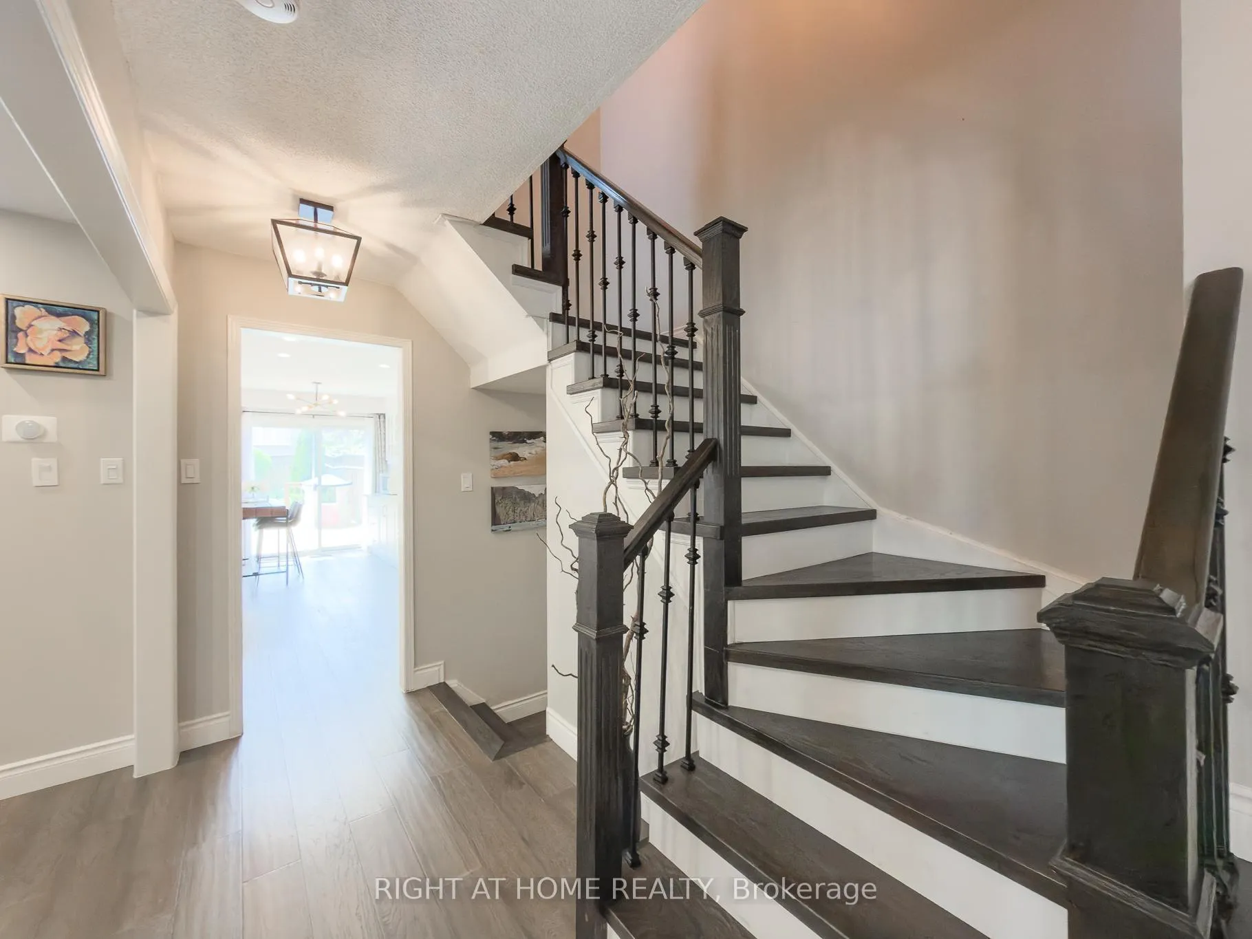 Photo 5 of 93 Townley Crescent, Brampton, Heart Lake West — HOMEH