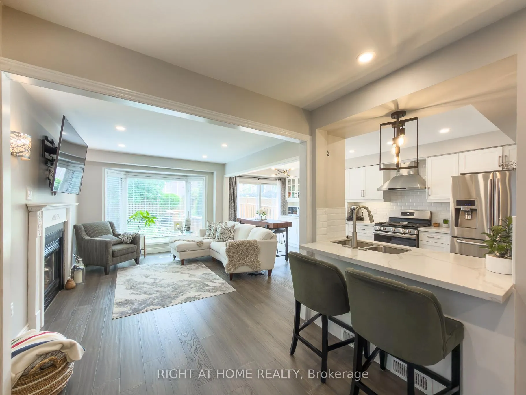 Photo 8 of 93 Townley Crescent, Brampton, Heart Lake West — HOMEH