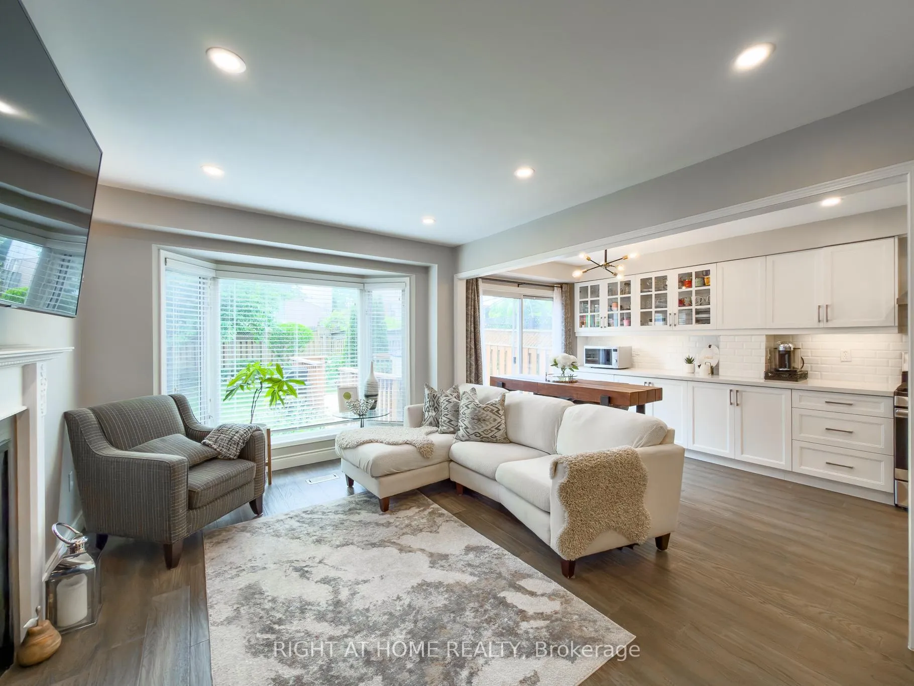 Photo 10 of 93 Townley Crescent, Brampton, Heart Lake West — HOMEH