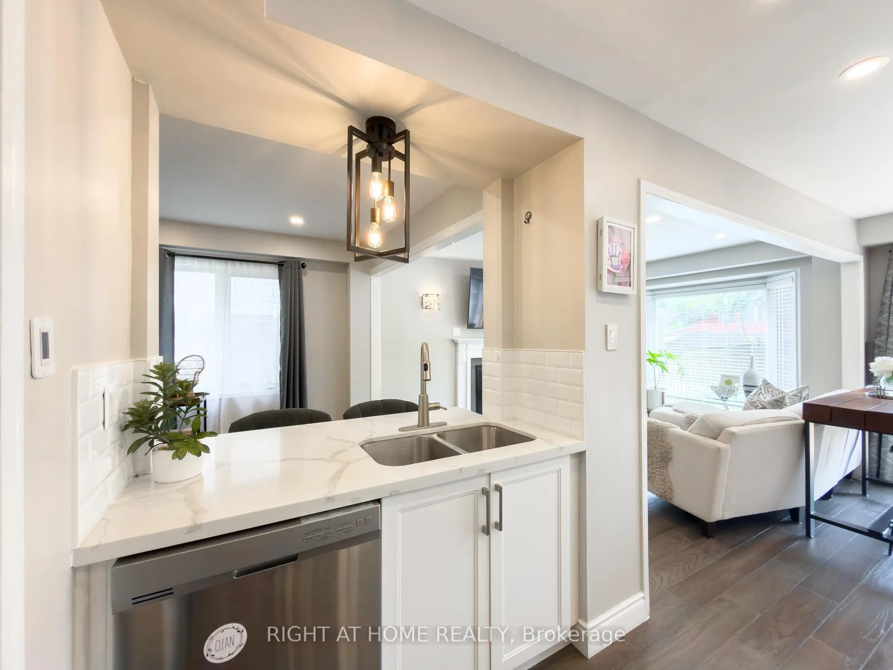Photo 15 of 93 Townley Crescent, Brampton, Heart Lake West — HOMEH