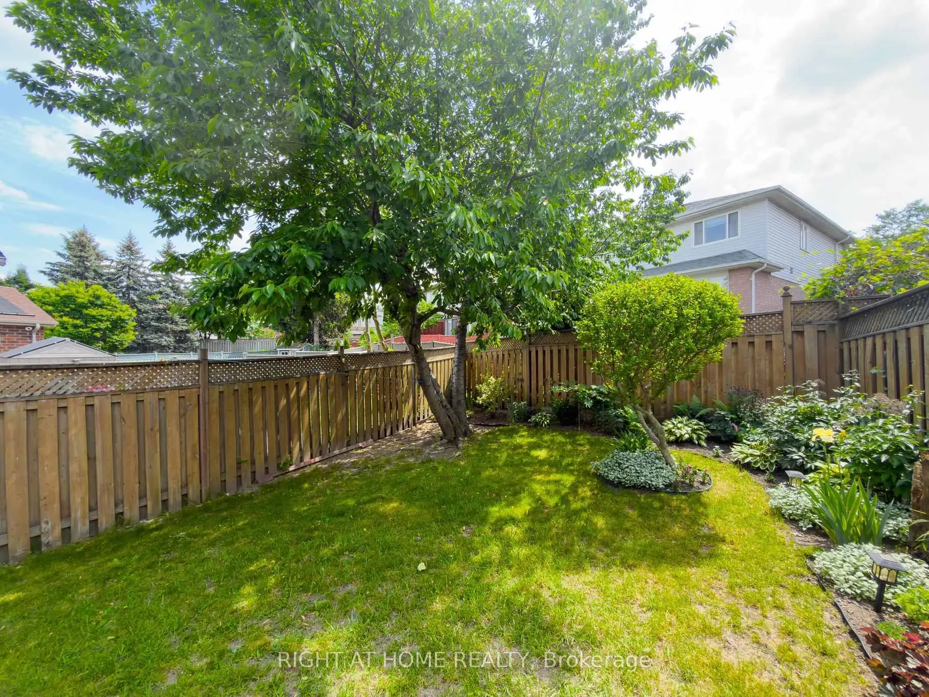 Photo 30 of 93 Townley Crescent, Brampton, Heart Lake West — HOMEH