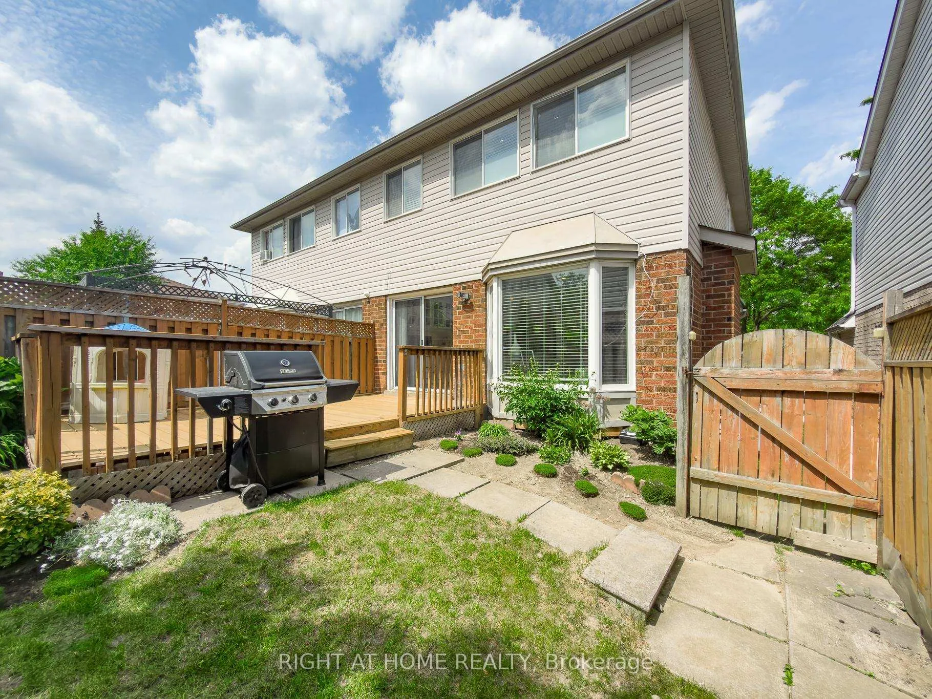 Photo 32 of 93 Townley Crescent, Brampton, Heart Lake West — HOMEH