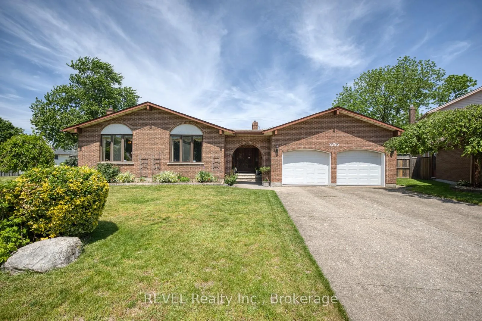Photo 1 of 2795 Solar Crescent, Niagara Falls, Stamford — HOMEH