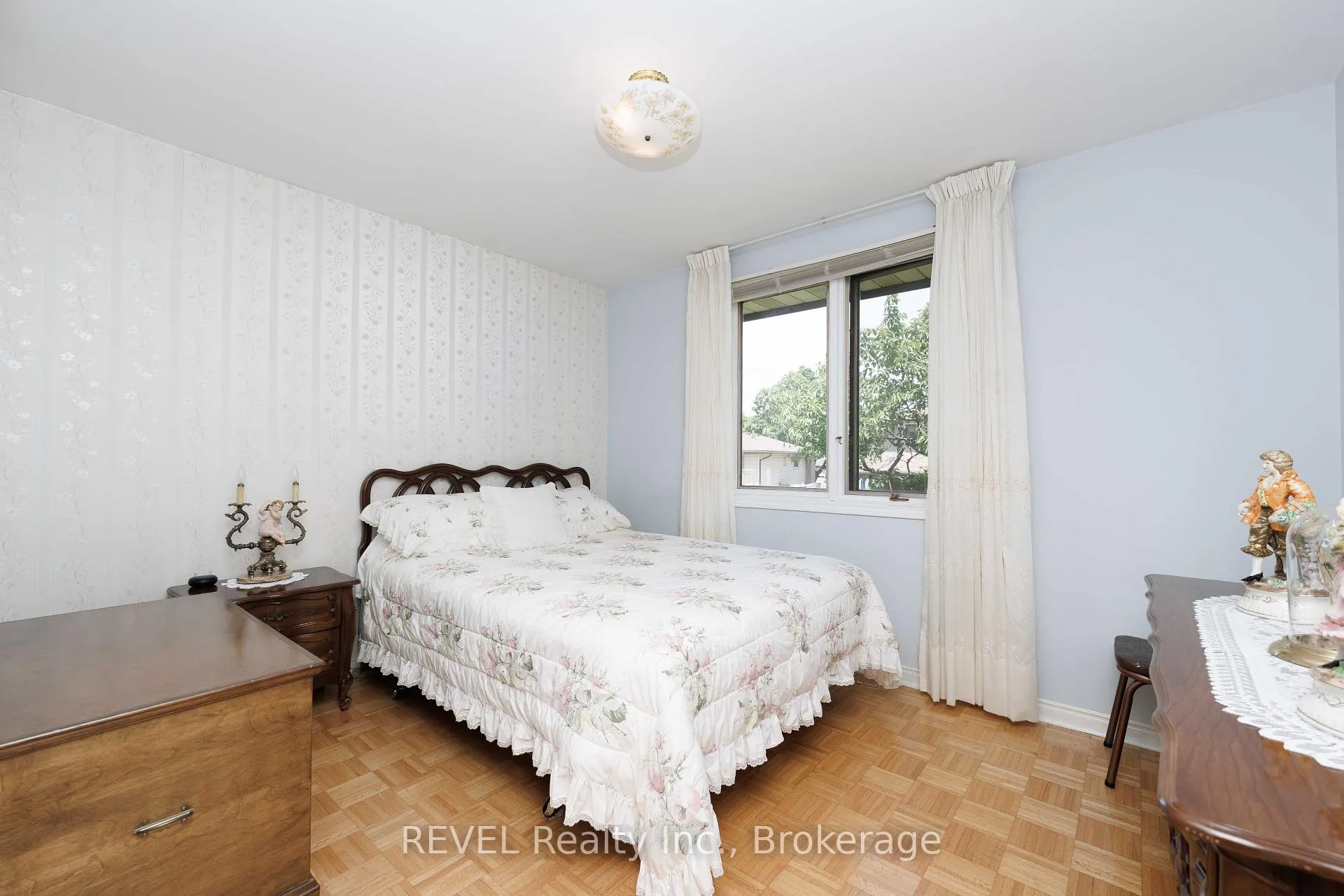 Photo 11 of 2795 Solar Crescent, Niagara Falls, Stamford — HOMEH