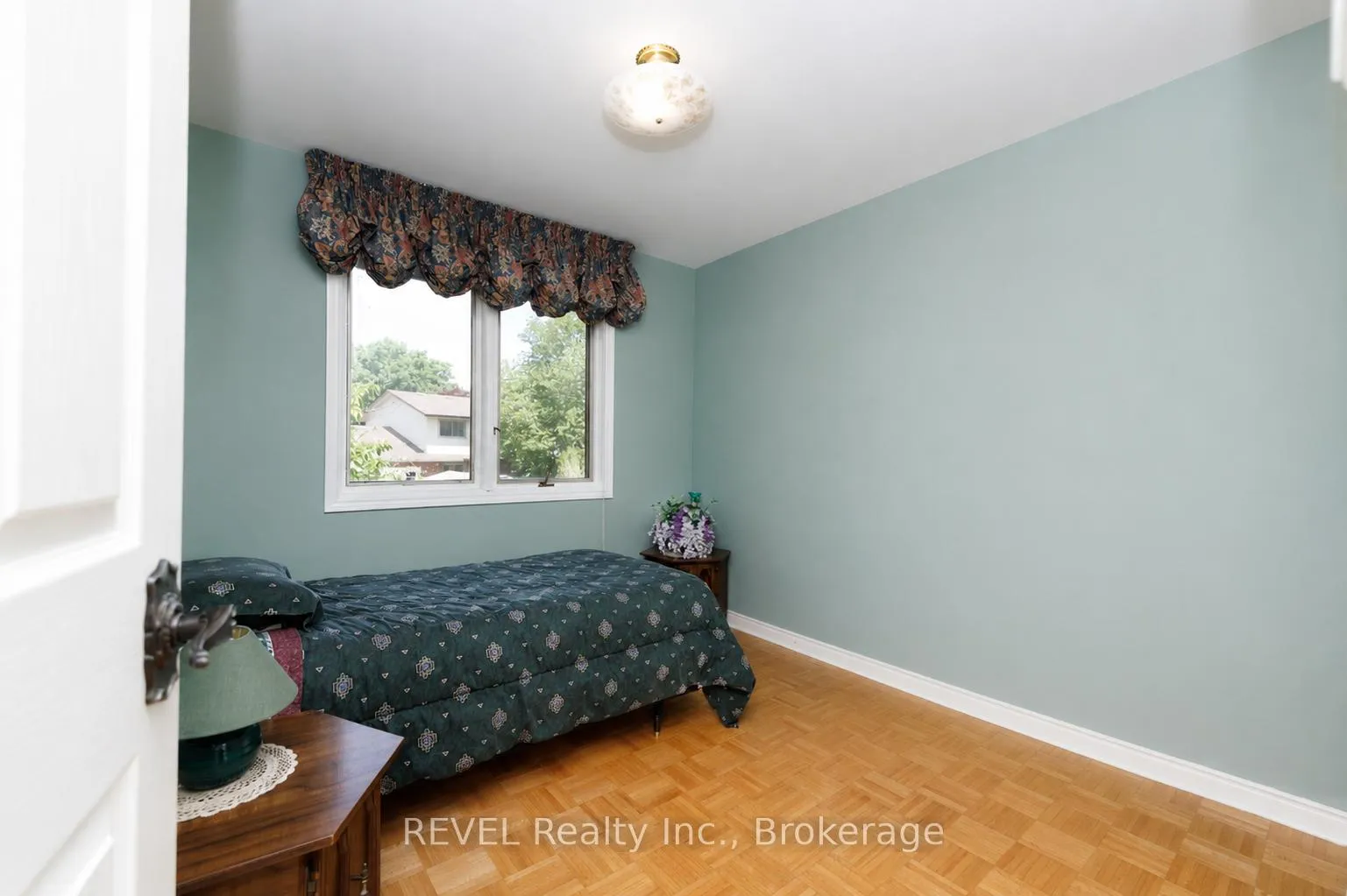 Photo 13 of 2795 Solar Crescent, Niagara Falls, Stamford — HOMEH