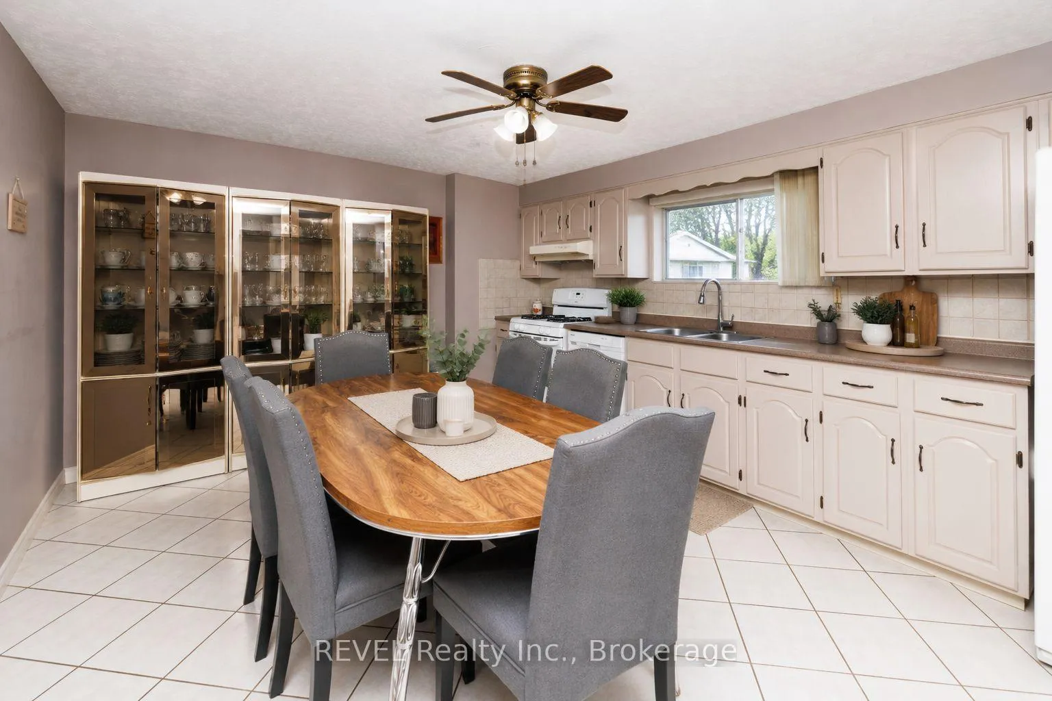 Photo 18 of 2795 Solar Crescent, Niagara Falls, Stamford — HOMEH