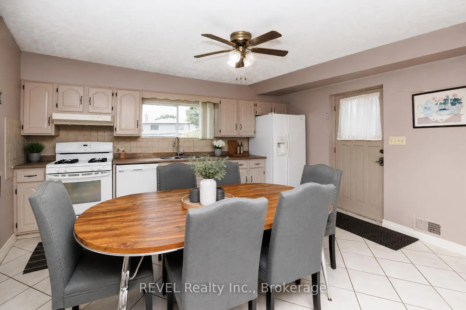 Photo 19 of 2795 Solar Crescent, Niagara Falls, Stamford — HOMEH