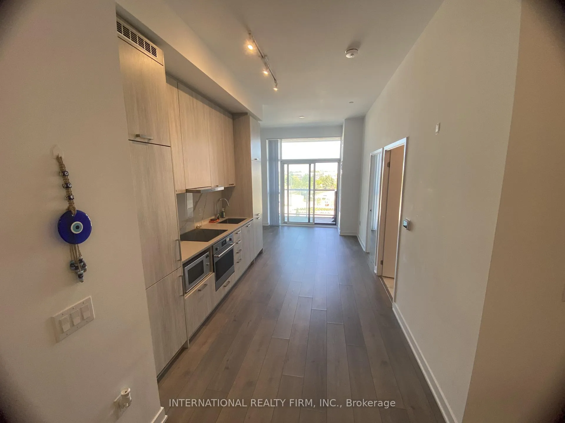 Photo 5 of Unit 310, 38 Honeycrisp Crescent, Vaughan, Vaughan Corporate Centre — HOMEH