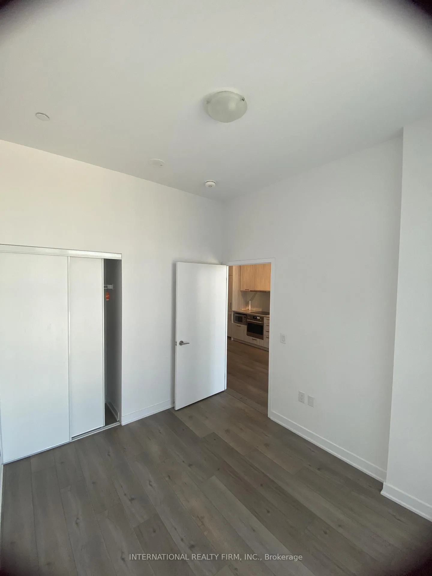 Photo 7 of Unit 310, 38 Honeycrisp Crescent, Vaughan, Vaughan Corporate Centre — HOMEH
