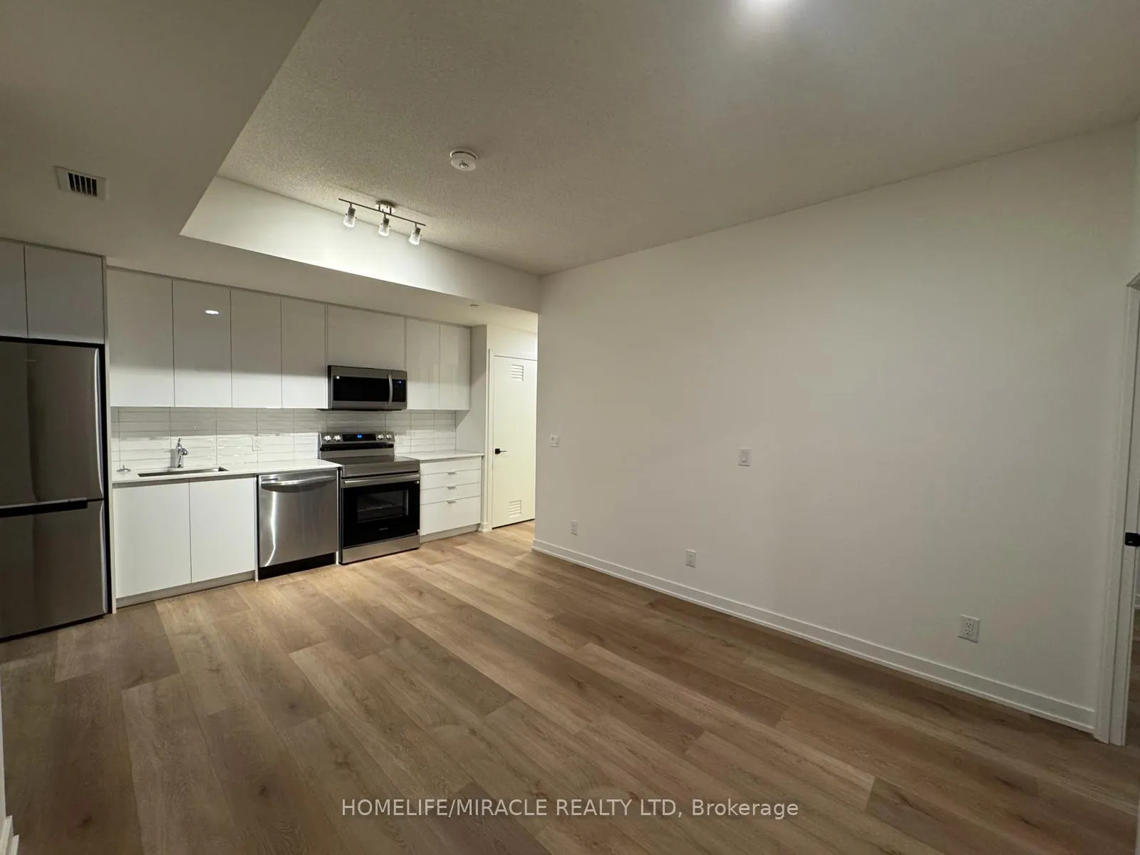 Photo 4 of Unit 708, 33 Erie Avenue, Brantford — HOMEH