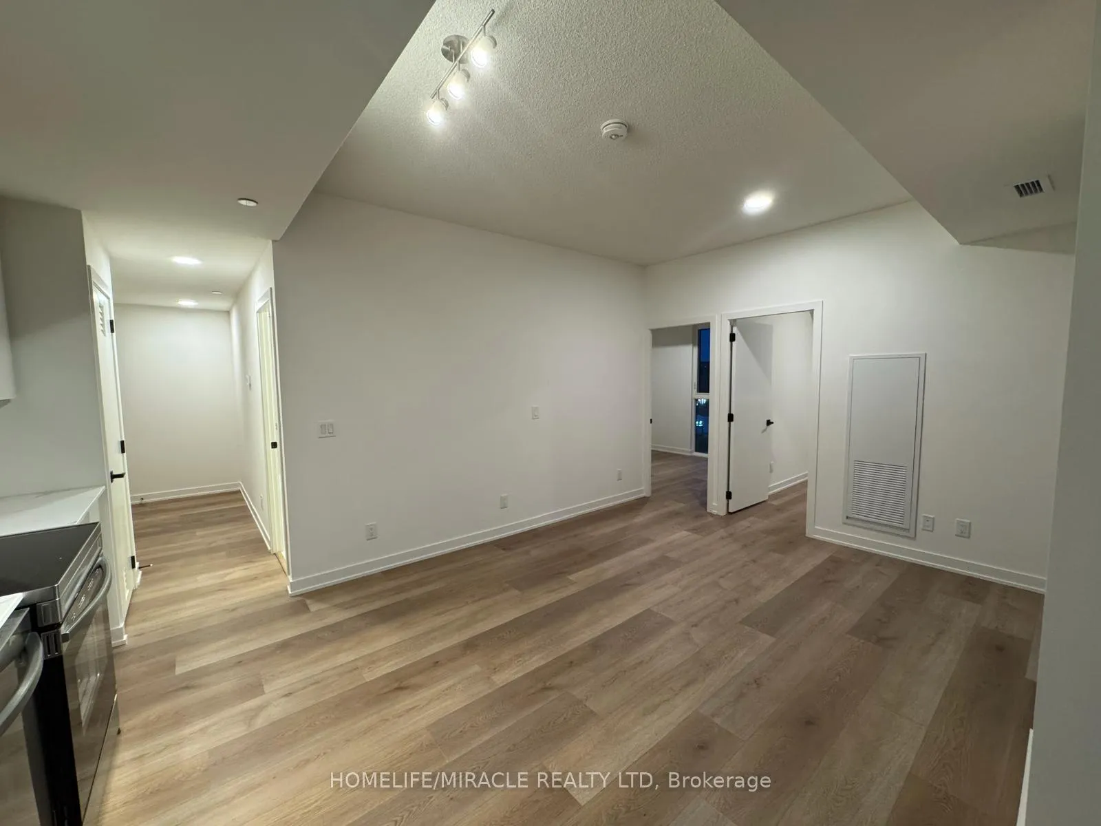Photo 6 of Unit 708, 33 Erie Avenue, Brantford — HOMEH