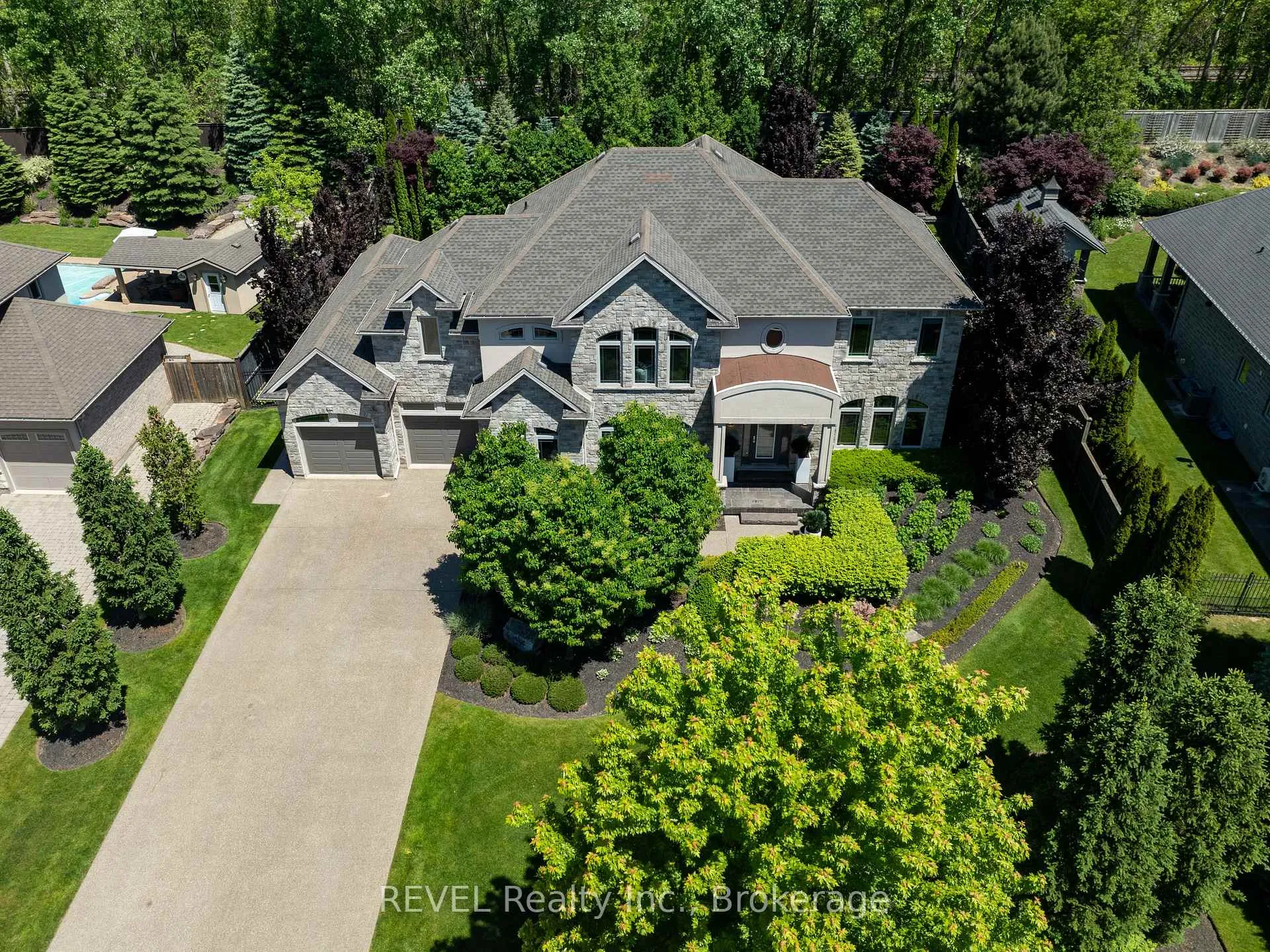 Photo 2 of 6745 Domenic Crescent, Niagara Falls, Stamford — HOMEH