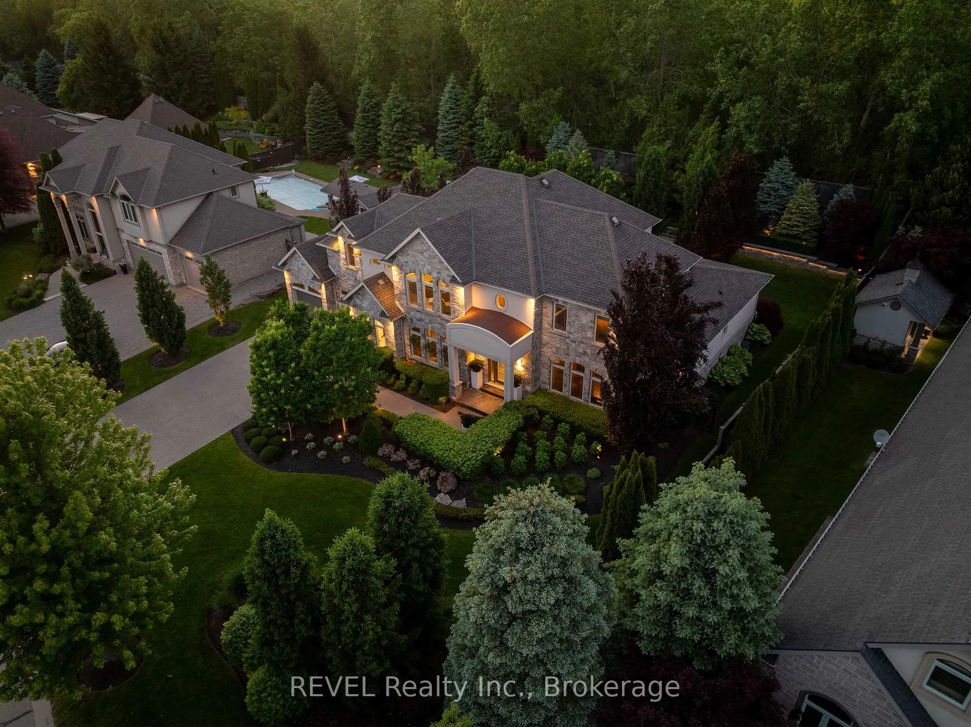 Photo 3 of 6745 Domenic Crescent, Niagara Falls, Stamford — HOMEH