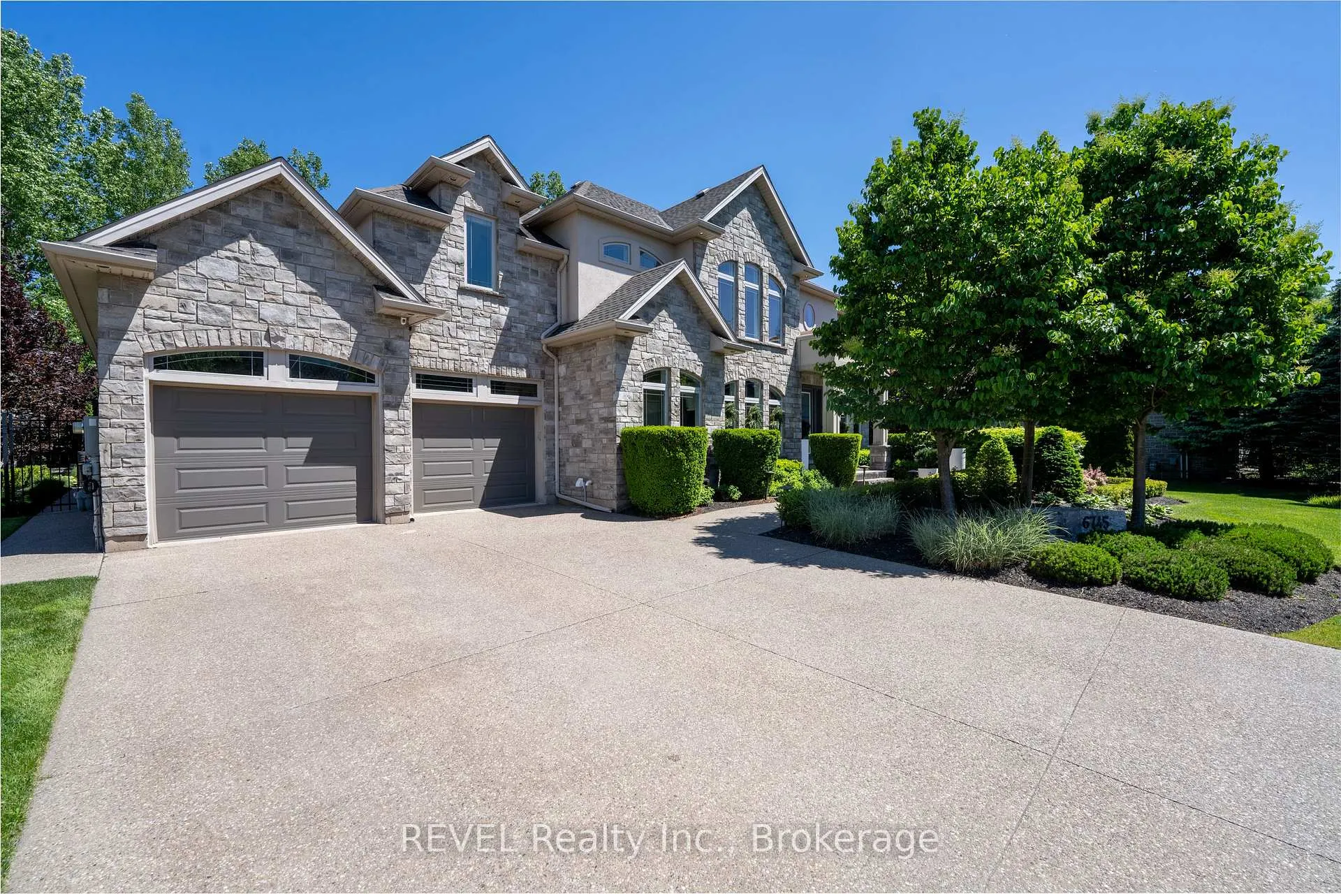 Photo 4 of 6745 Domenic Crescent, Niagara Falls, Stamford — HOMEH