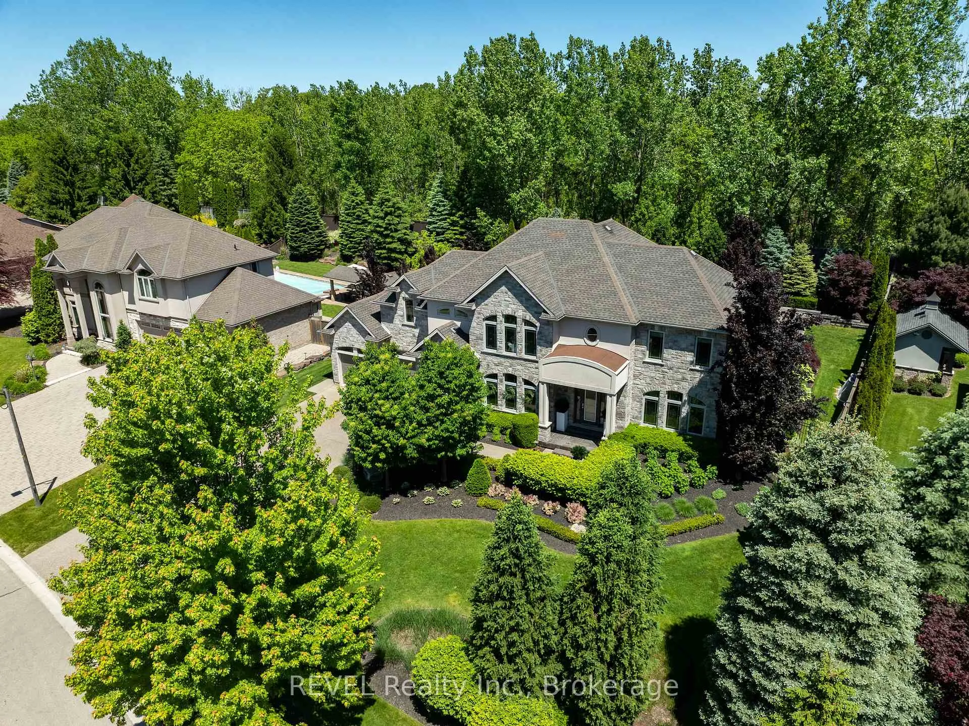 Photo 5 of 6745 Domenic Crescent, Niagara Falls, Stamford — HOMEH
