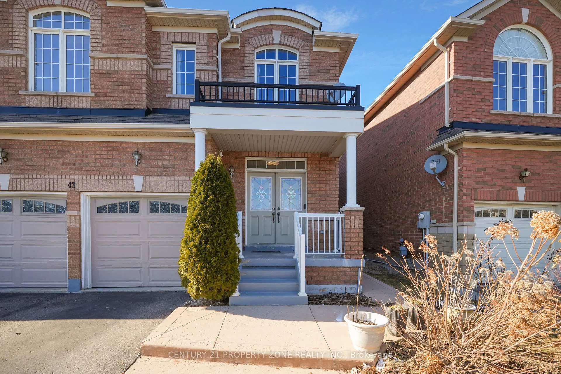 Photo 4 of 43 Alice Springs Crescent, Brampton, Credit Valley — HOMEH