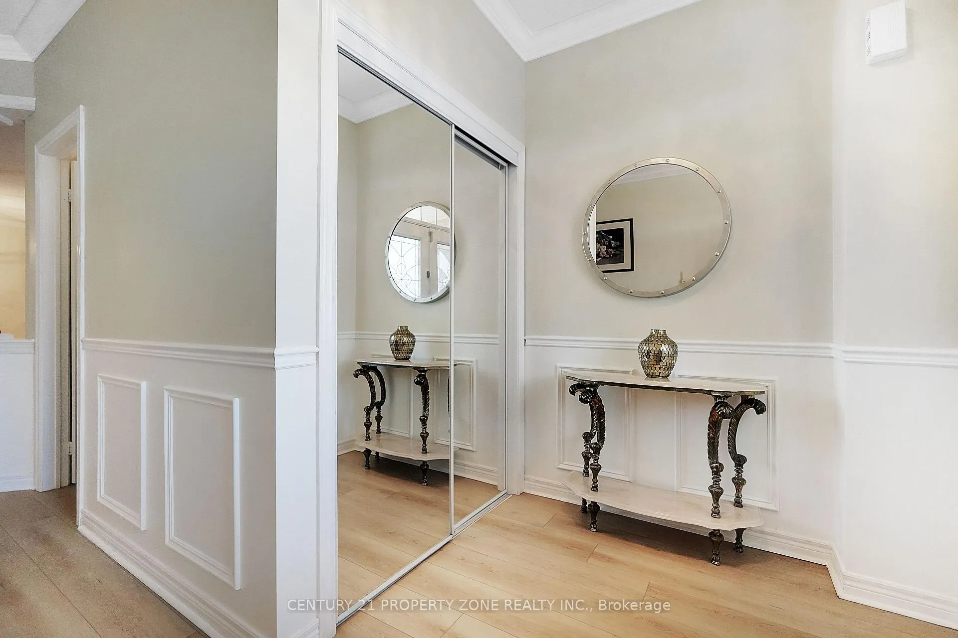 Photo 5 of 43 Alice Springs Crescent, Brampton, Credit Valley — HOMEH