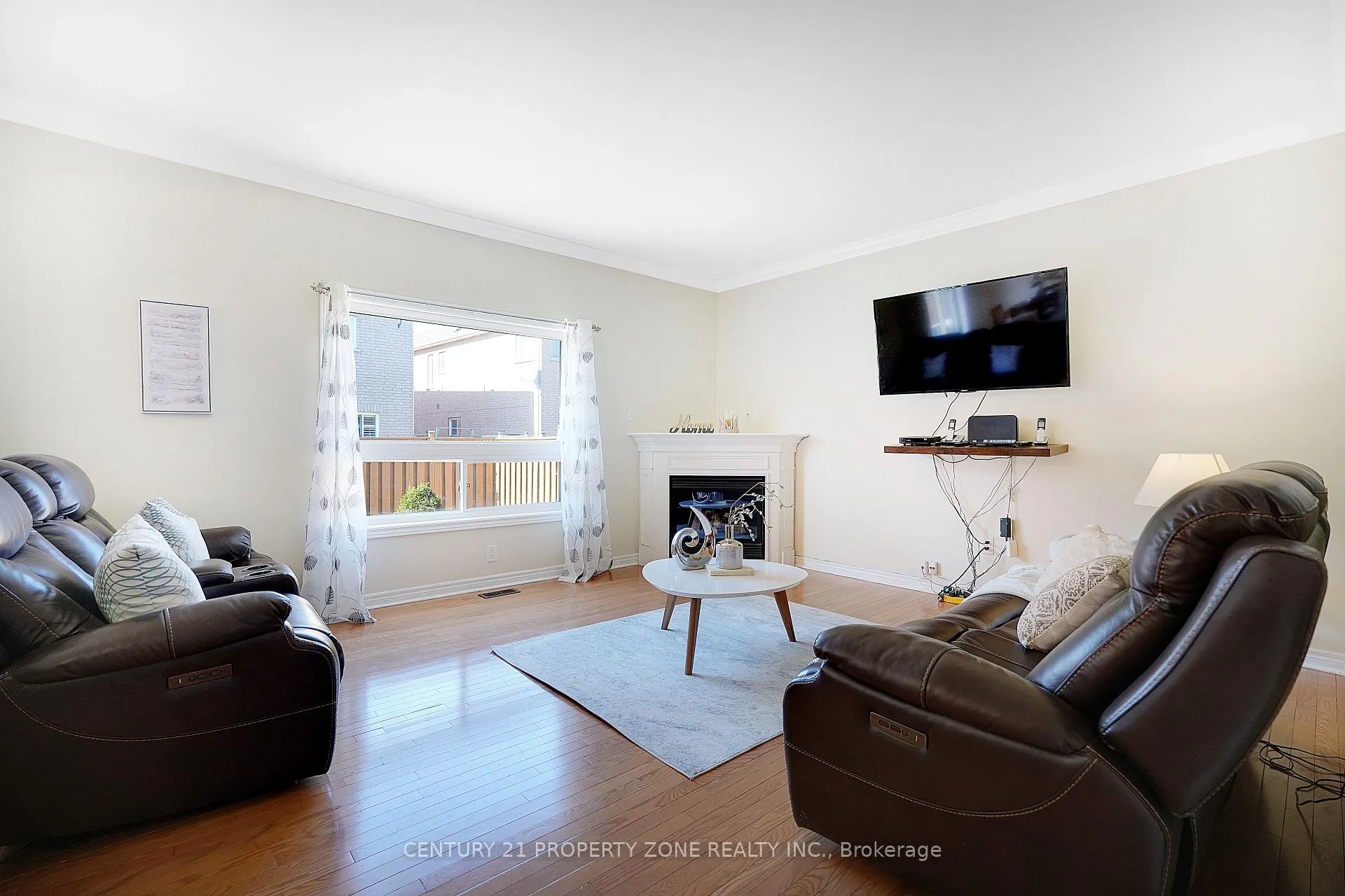 Photo 7 of 43 Alice Springs Crescent, Brampton, Credit Valley — HOMEH