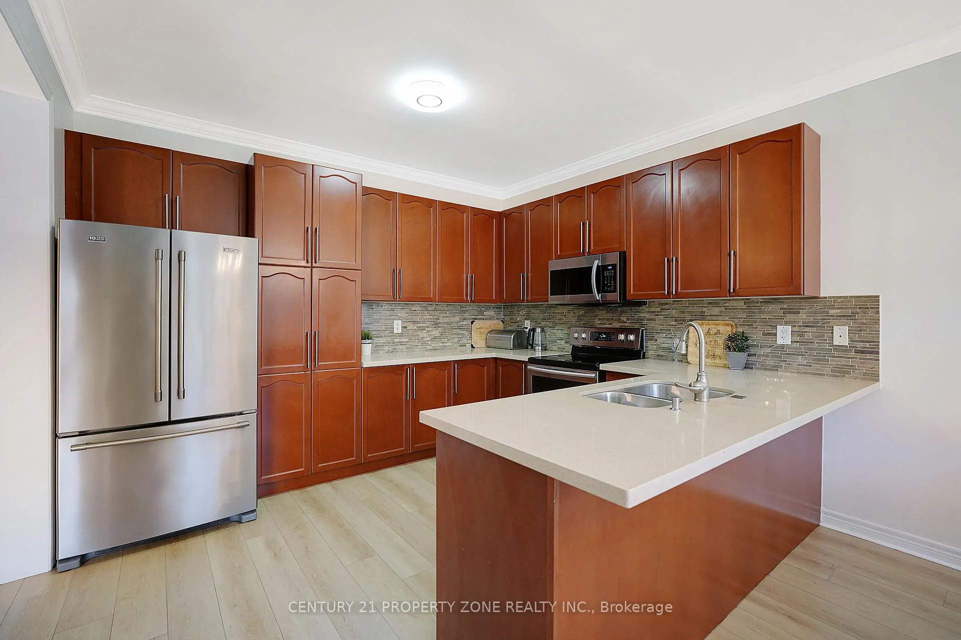 Photo 9 of 43 Alice Springs Crescent, Brampton, Credit Valley — HOMEH