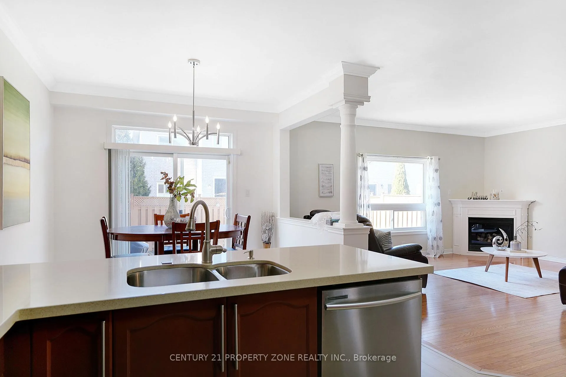 Photo 10 of 43 Alice Springs Crescent, Brampton, Credit Valley — HOMEH